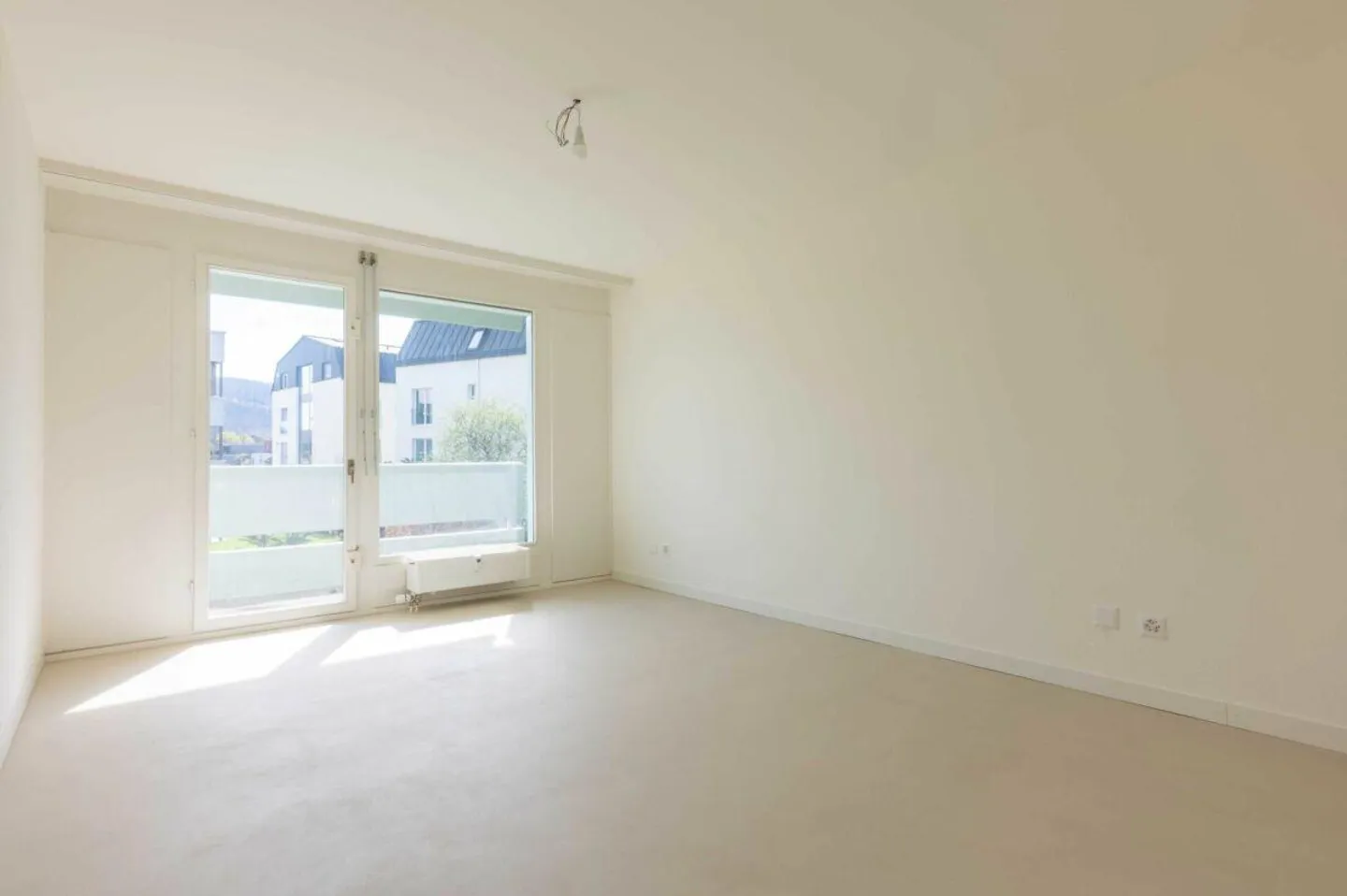 Modern 4.5-room apartment with 2 balconies and parking space - Photo 10 of 14