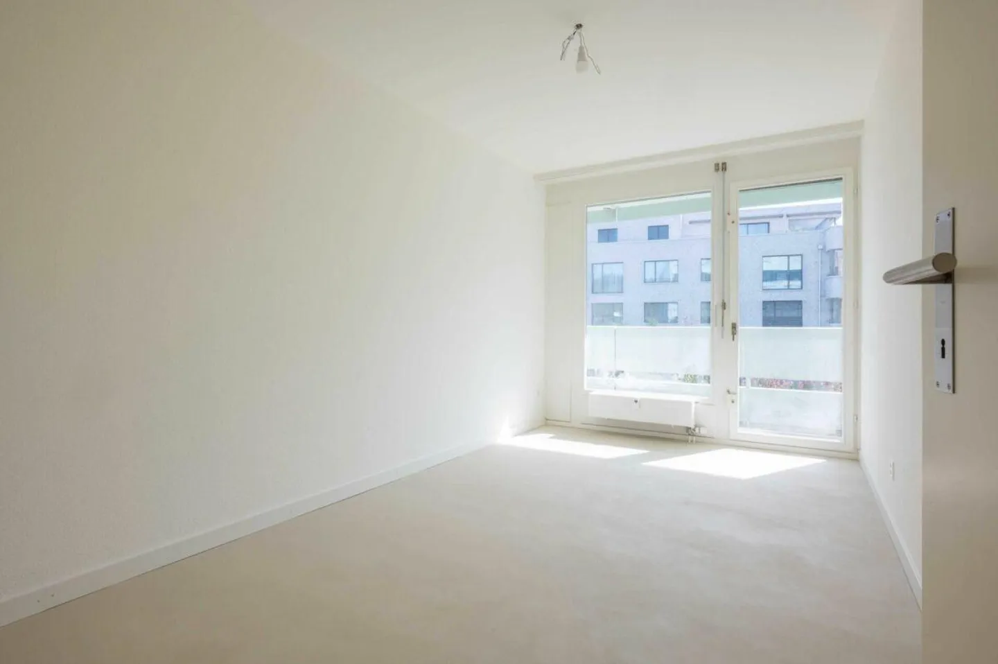 Modern 4.5-room apartment with 2 balconies and parking space - Photo 12 of 14
