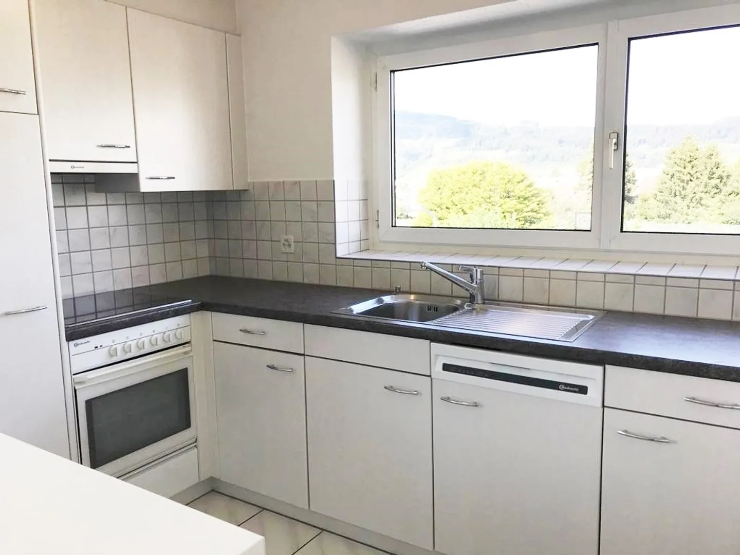 appartement de 3,5 pièces récemment rénové - Photo 3 sur 12