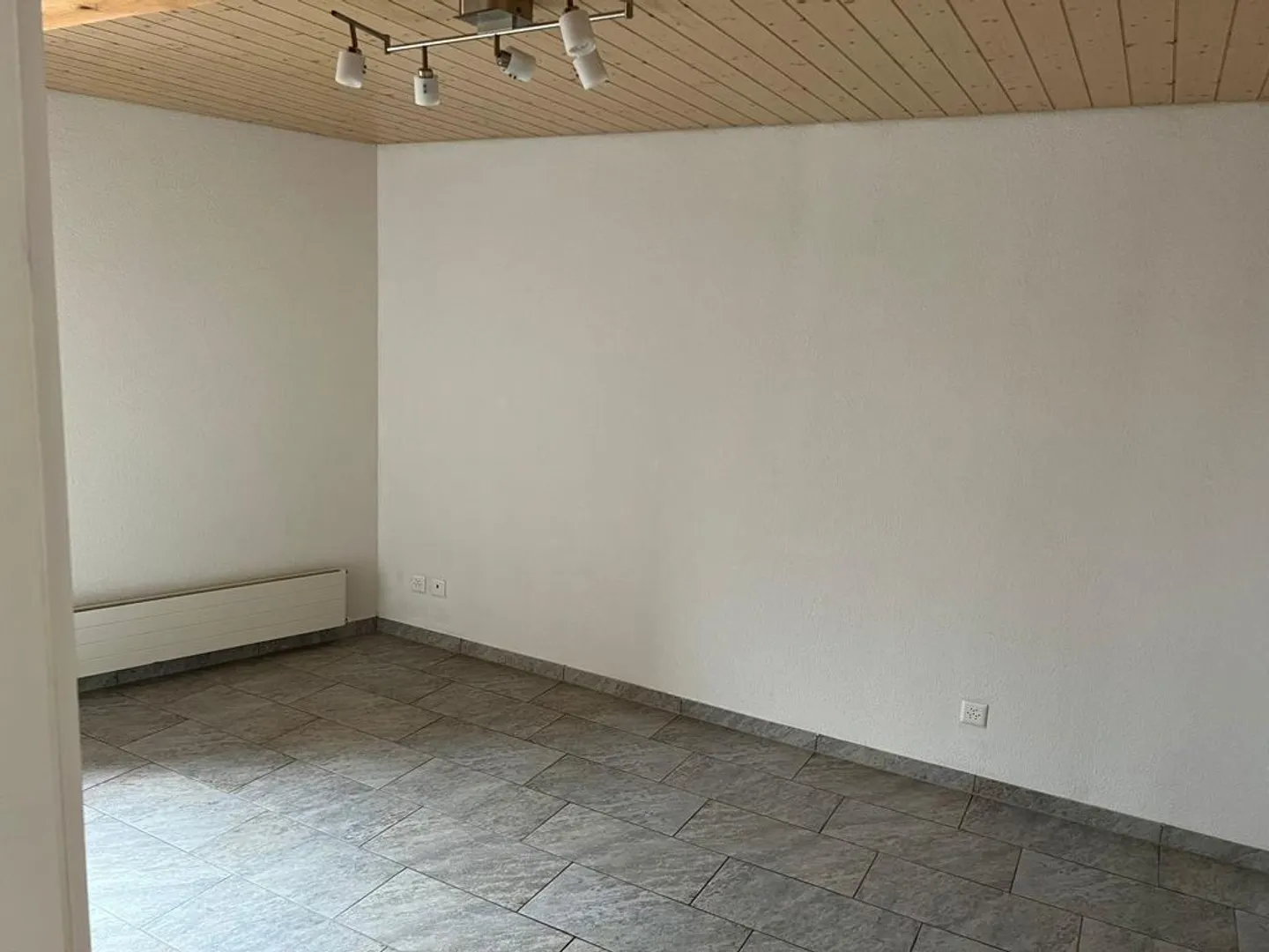 Charmante Wohnung in Gümmenen - Foto 3 von 10