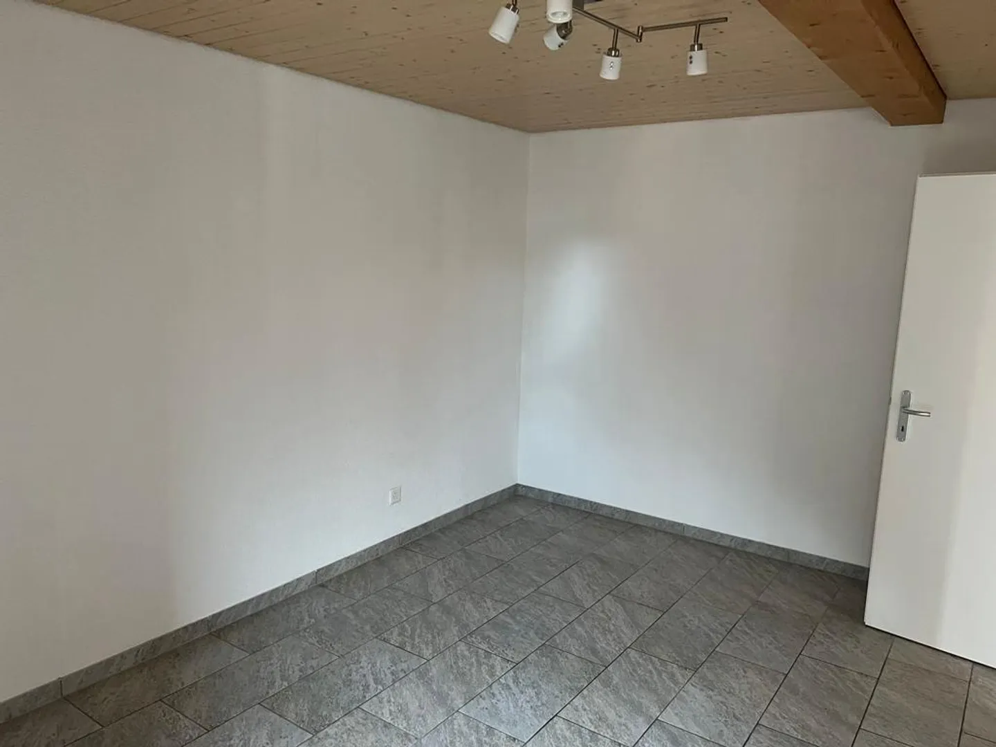 Charmante Wohnung in Gümmenen - Foto 4 von 10