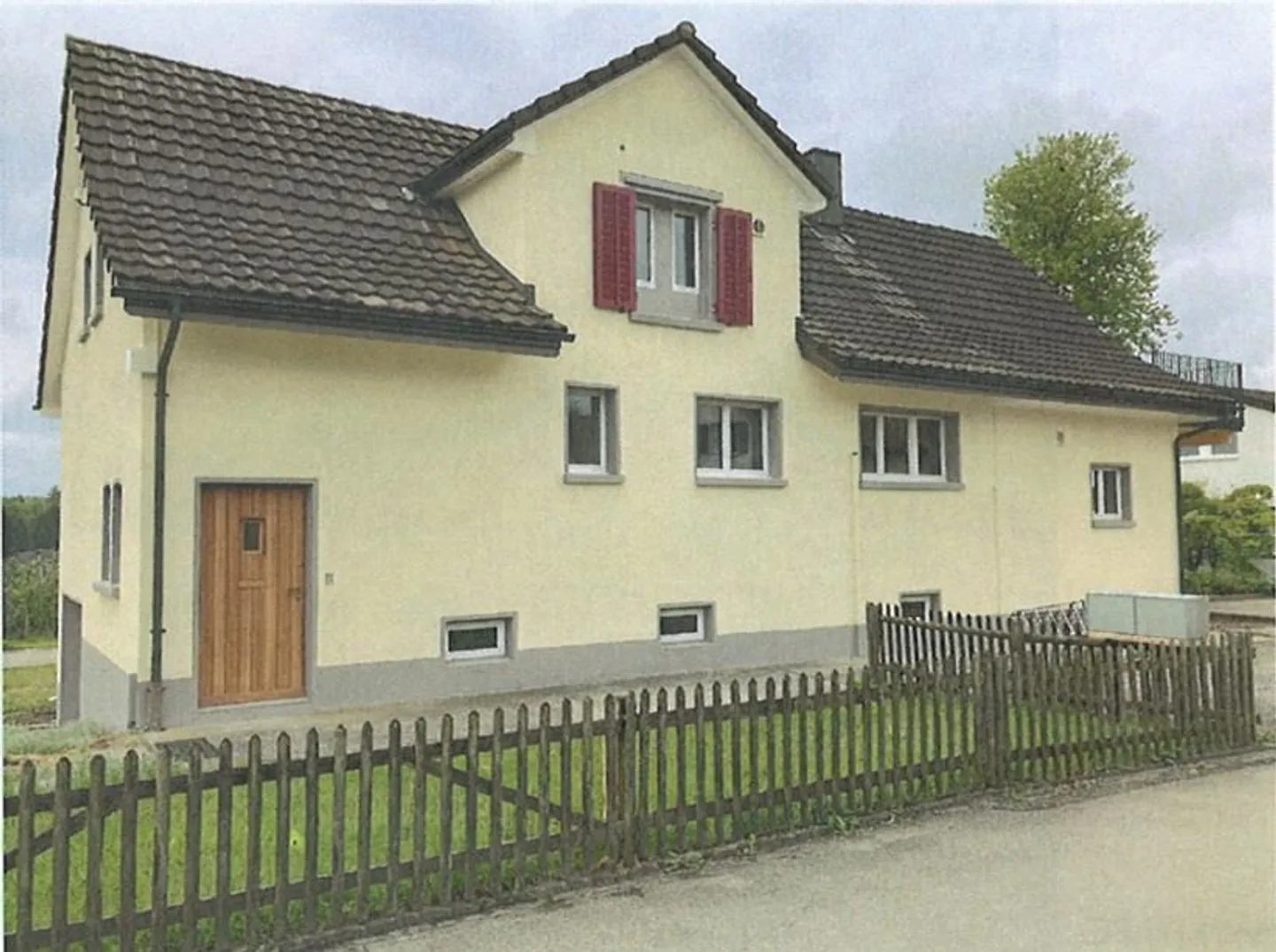 Bright 4.5-room apartment with terrace - Photo 2 of 7