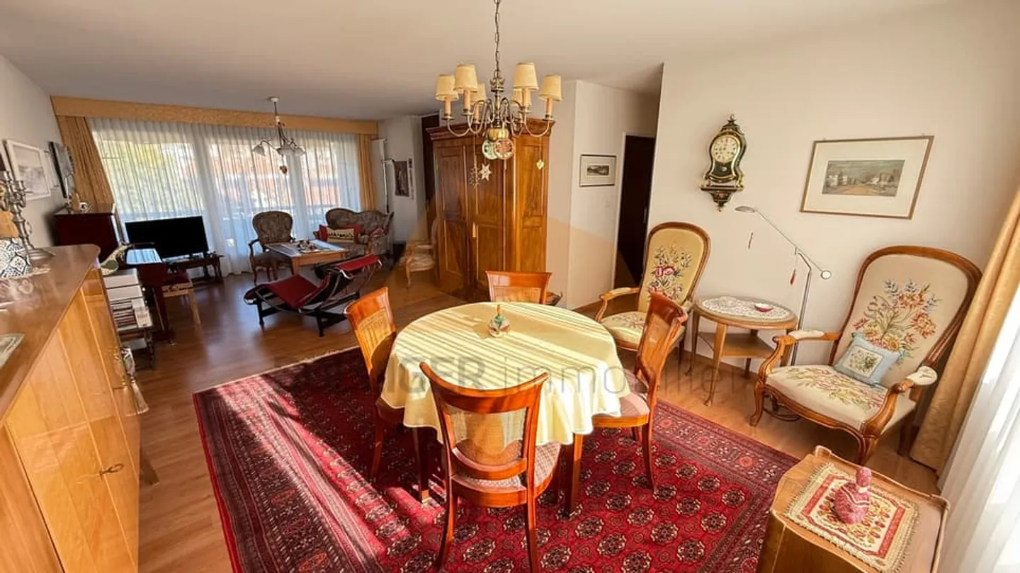 ZU VERKAUFEN 4,5-ZIMMER-WOHNUNG MIT BALKON UND GARAGE - Foto 5 von 10