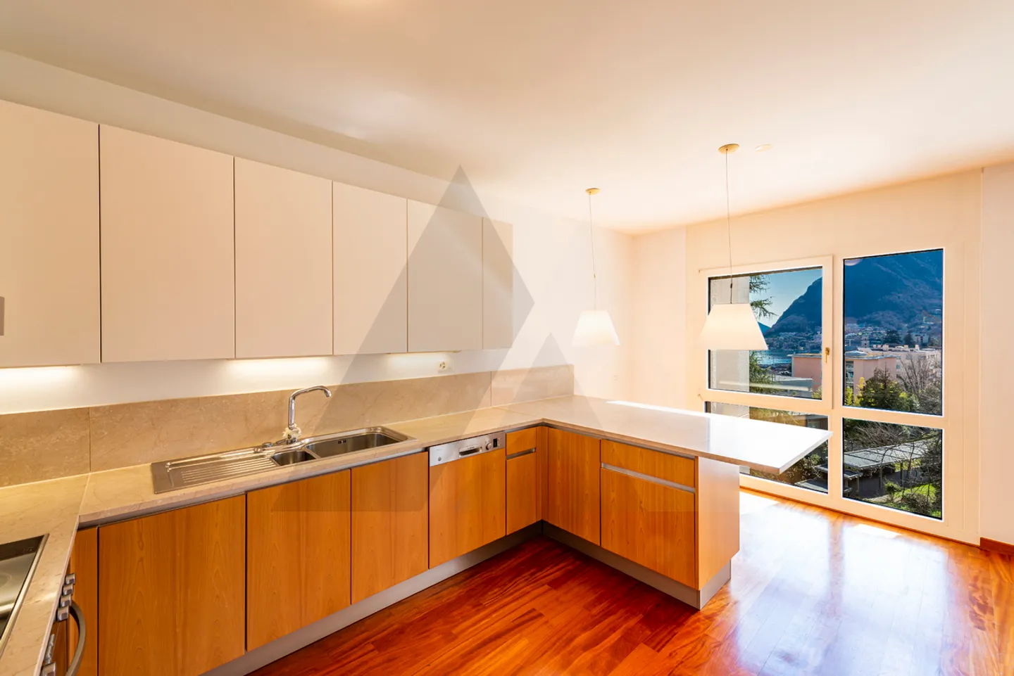 ELEGANTE ATTICO DUPLEX CON VISTA LAGO  - Foto 7 di 13