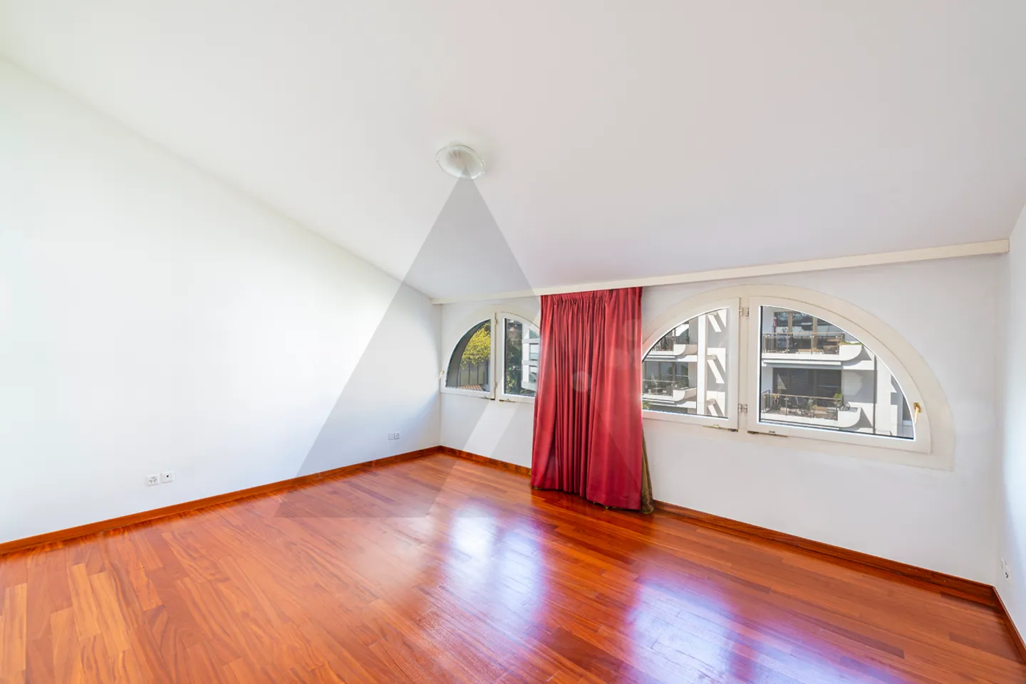 ELEGANTE ATTICO DUPLEX CON VISTA LAGO  - Foto 8 di 13