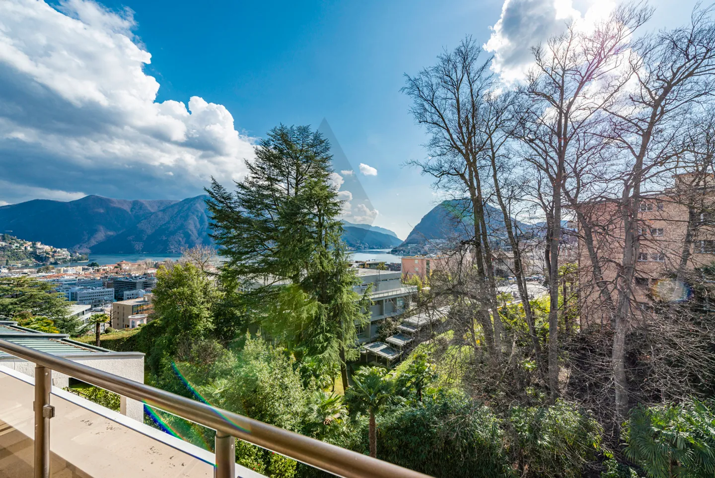 ELEGANTE ATTICO DUPLEX CON VISTA LAGO  - Foto 9 di 13
