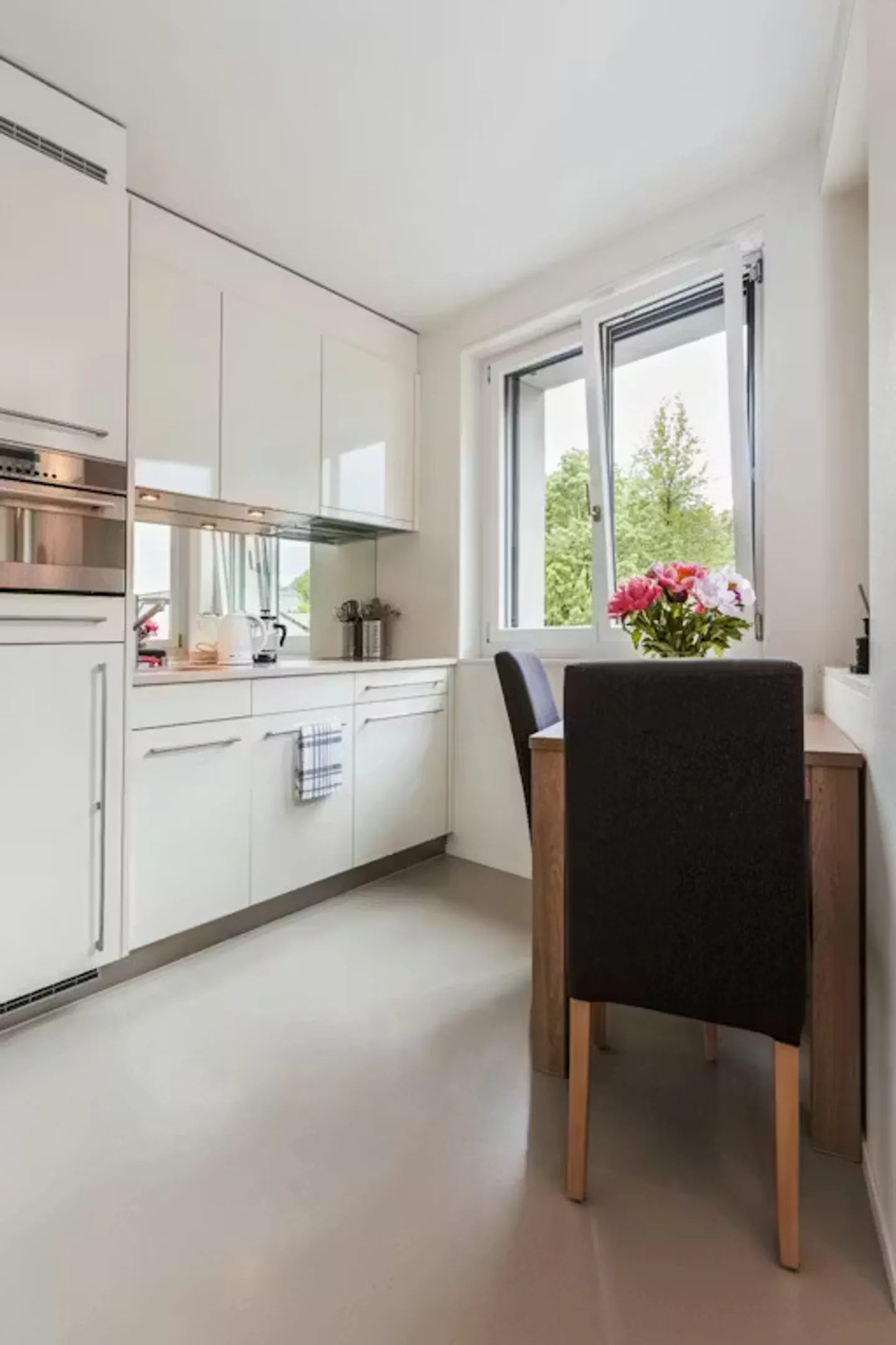 Charming Zurich Apartment - Photo 2 of 9