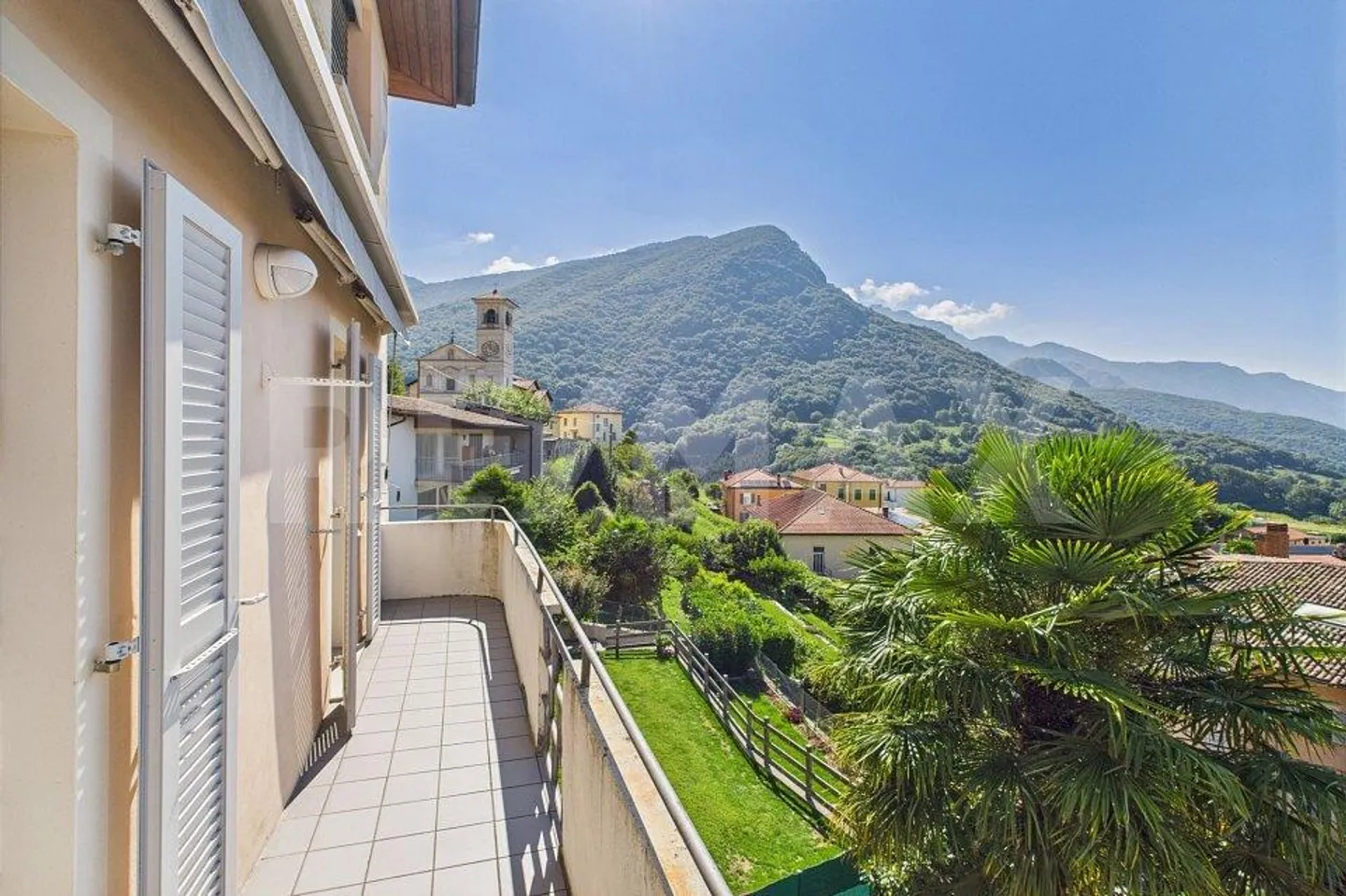 Arogno – Casa bifamiliare nel centro storico del paese con grotta, terrazza e cortile - Foto 1 di 13