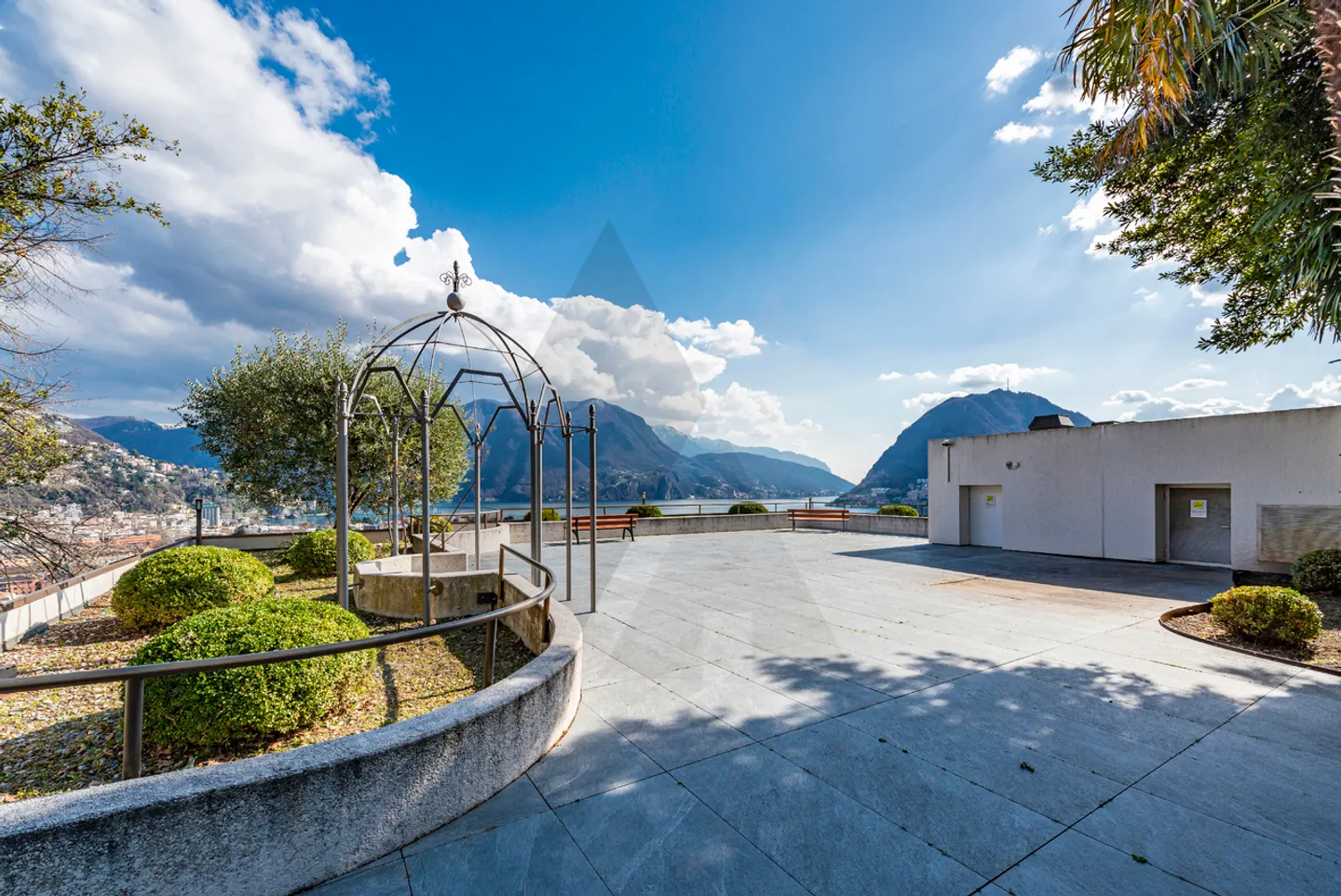 ELEGANTE ATTICO DUPLEX CON VISTA LAGO  - Foto 13 di 13