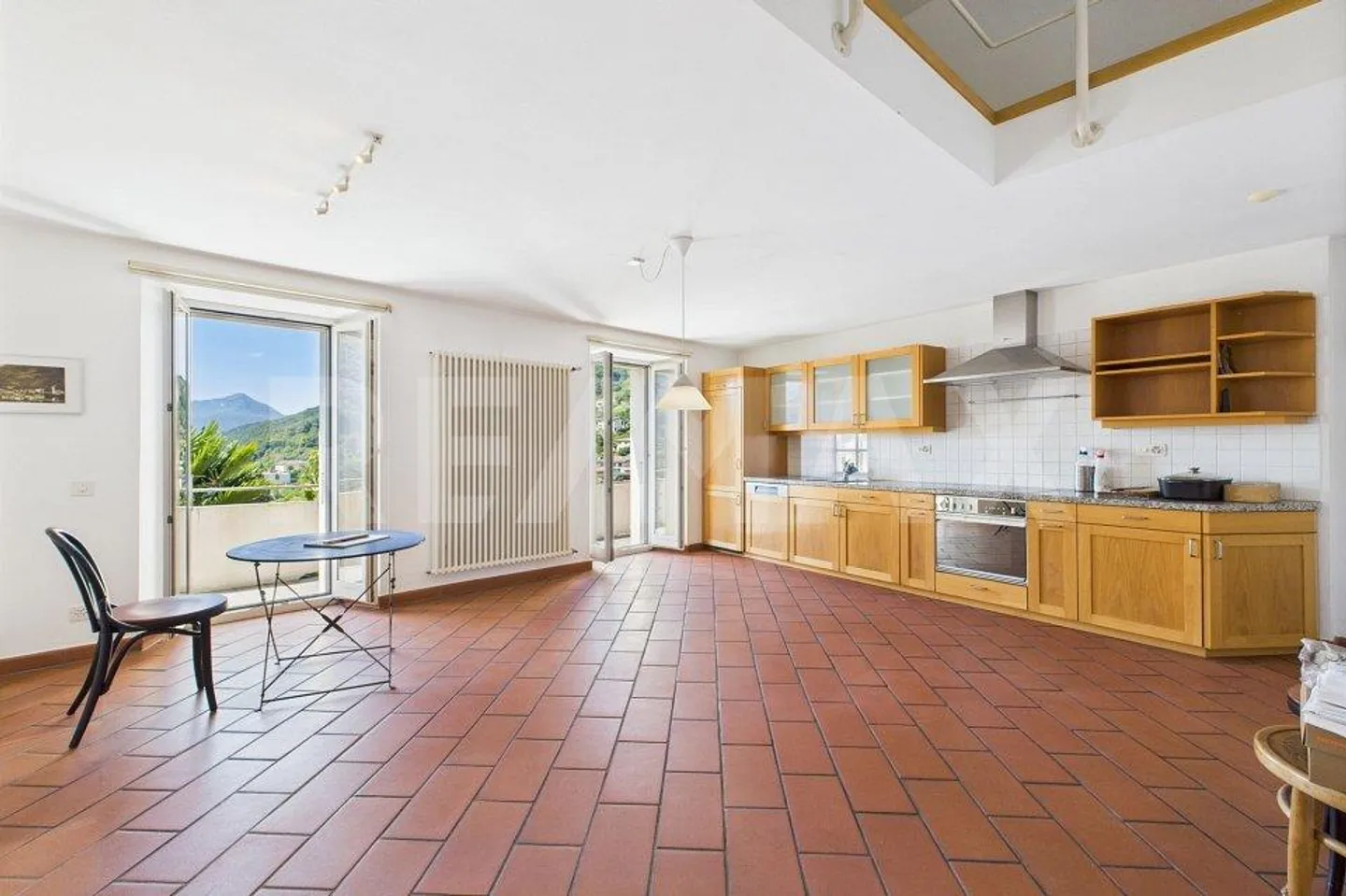 Arogno – Casa bifamiliare nel centro storico del paese con grotta, terrazza e cortile - Foto 12 di 13