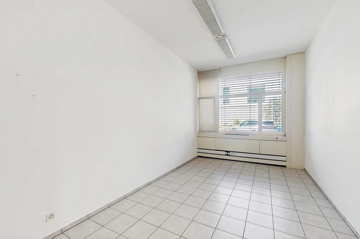 125m2 Commercial Space on the Ground Floor - Strategic Accessibility - Photo 9 of 12