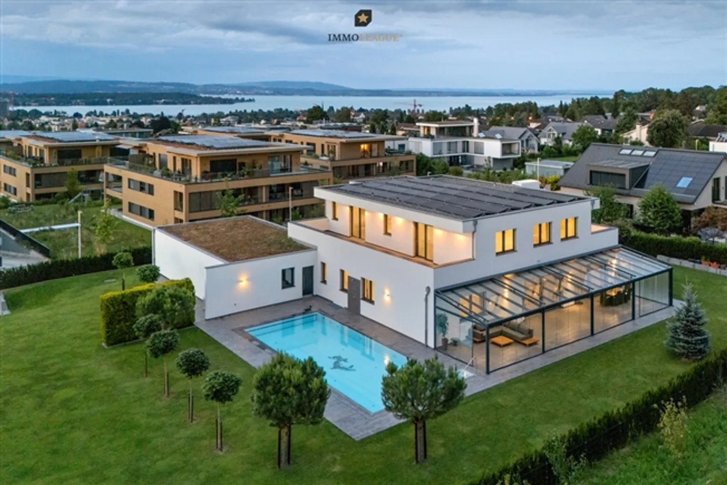 Harmonie dans le design et l'élégance - villa de luxe moderne de la plus haute classe. - Photo 1 sur 5