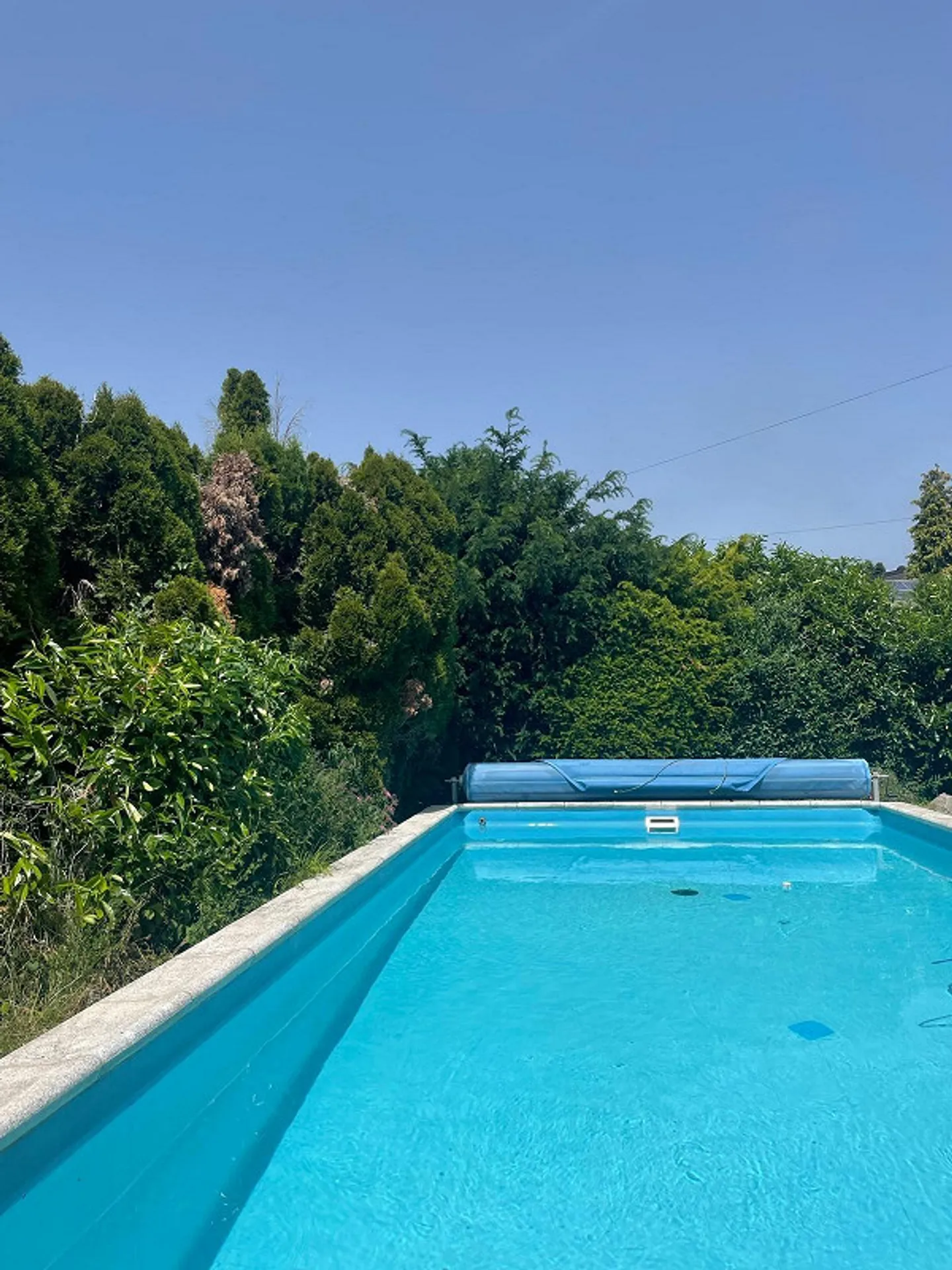 ENGLISH COUNTRY HOUSE WITH OUTDOOR SWIMMING POOL - Photo 2 of 15