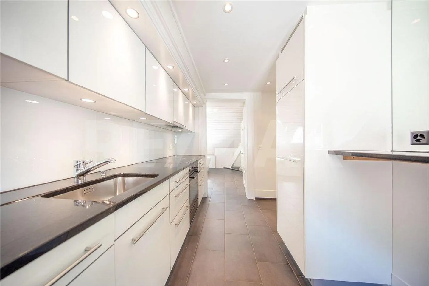 Charming 3.5-Room Attic Apartment (No Subletting Possible) - Photo 11 of 13
