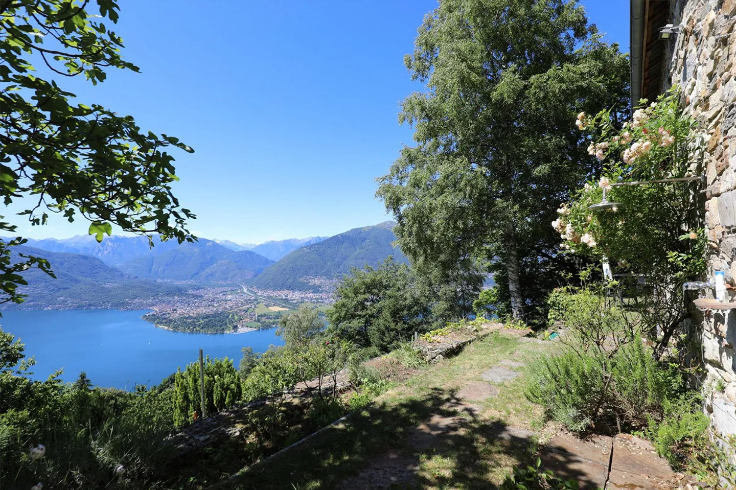 Unique Rustico with beautiful lake view in Vairano Gambarogno - Photo 5 of 22