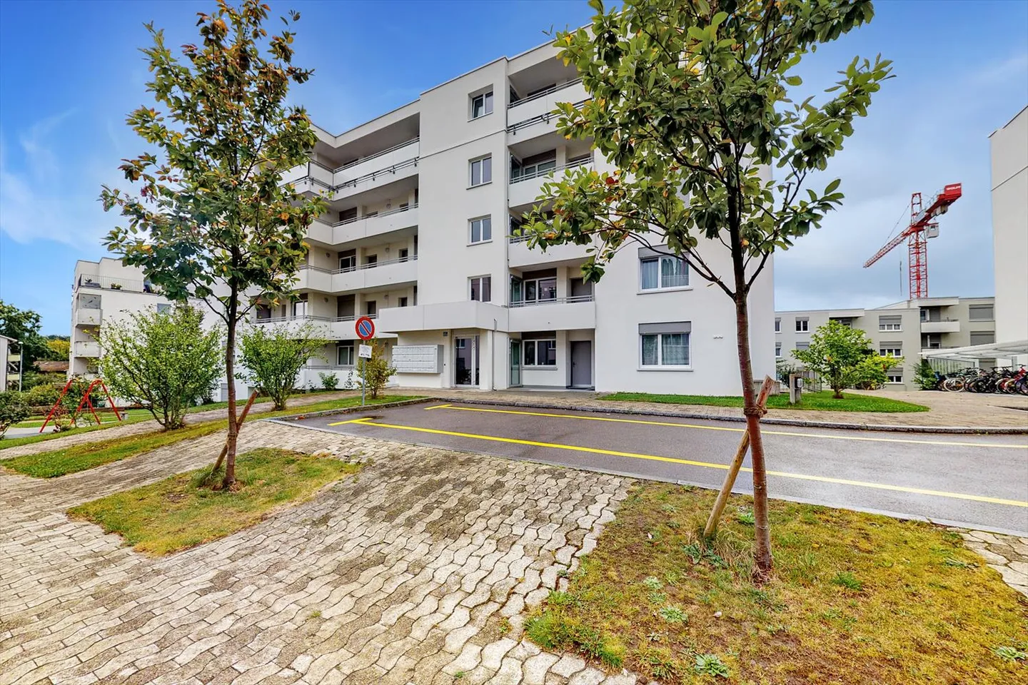 Attractive single apartment in a quiet location - Photo 2 of 5