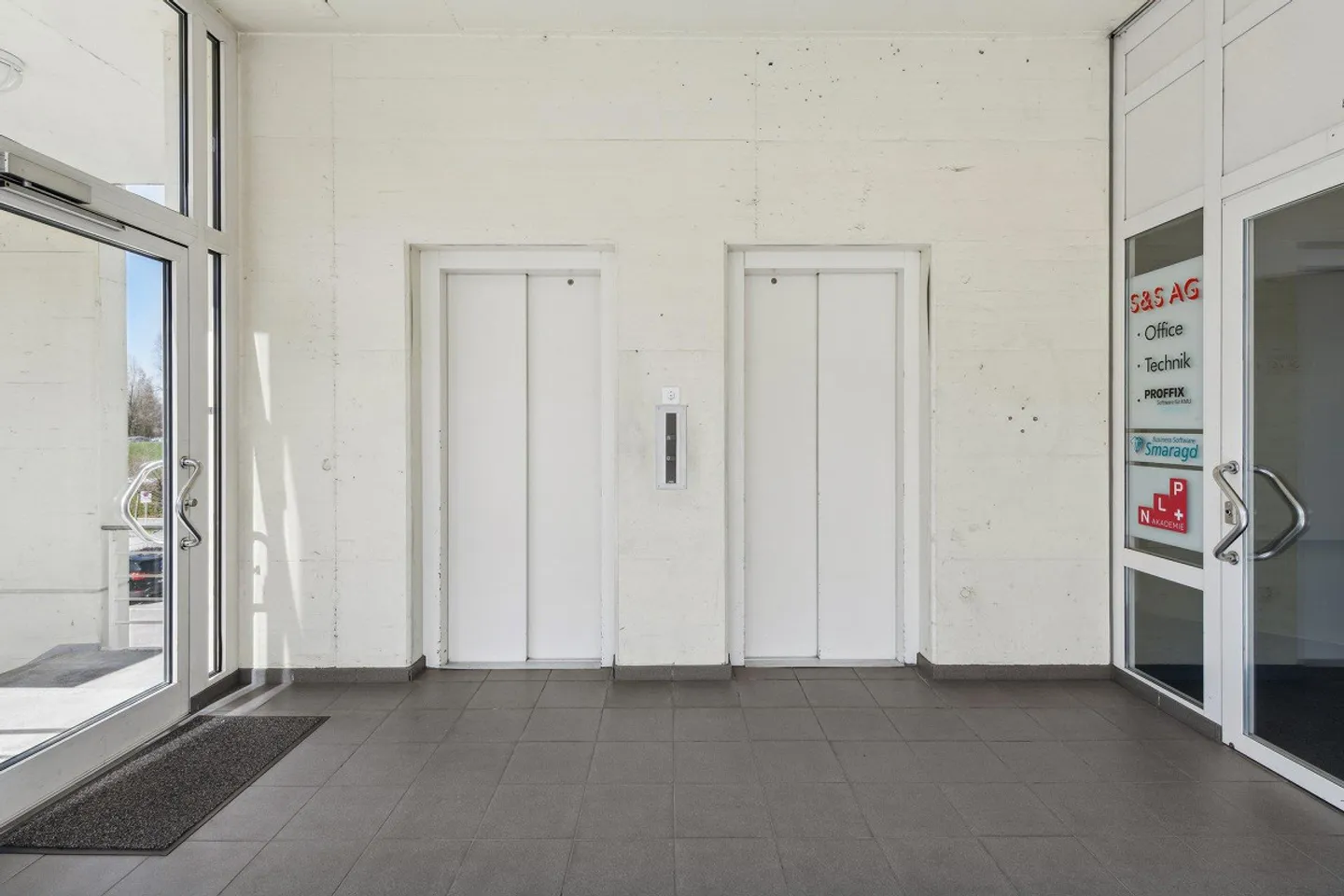 Espace de bureau lumineux (Open space) à louer - Photo 5 sur 8