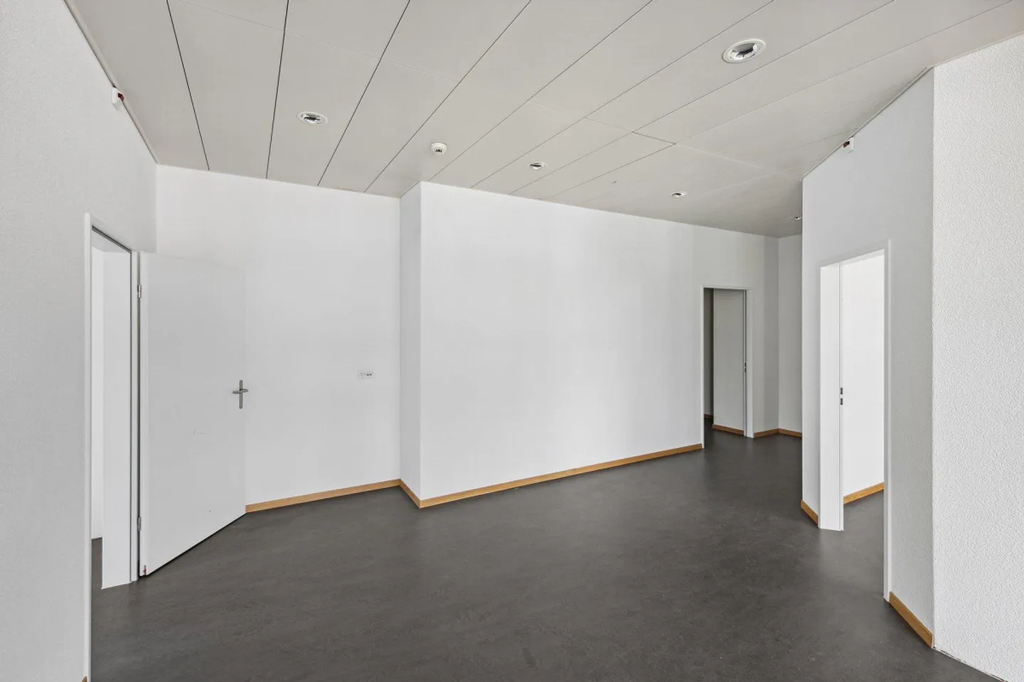 Espace de bureau lumineux (Open space) à louer - Photo 7 sur 8