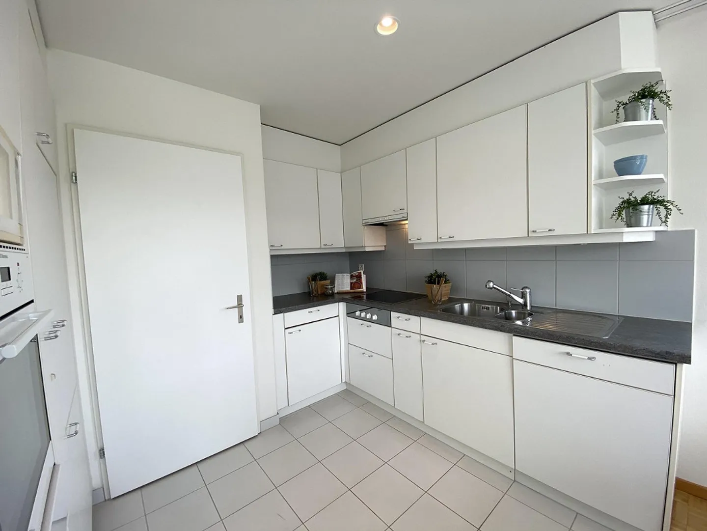 4.5 Room Apartment in Oetwil am See - Photo 3 of 8