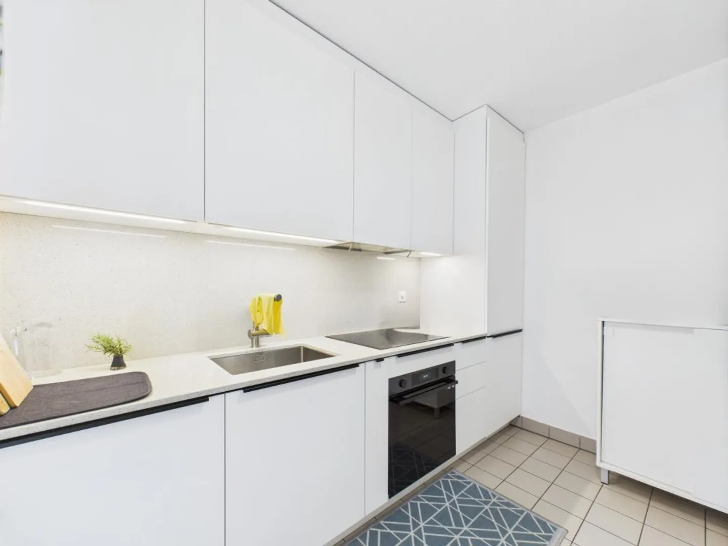 Schönes 4.5-Zimmer-Apartment im 1. Stock mit Doppelbalkon - Innen 2 - Foto 4 von 12