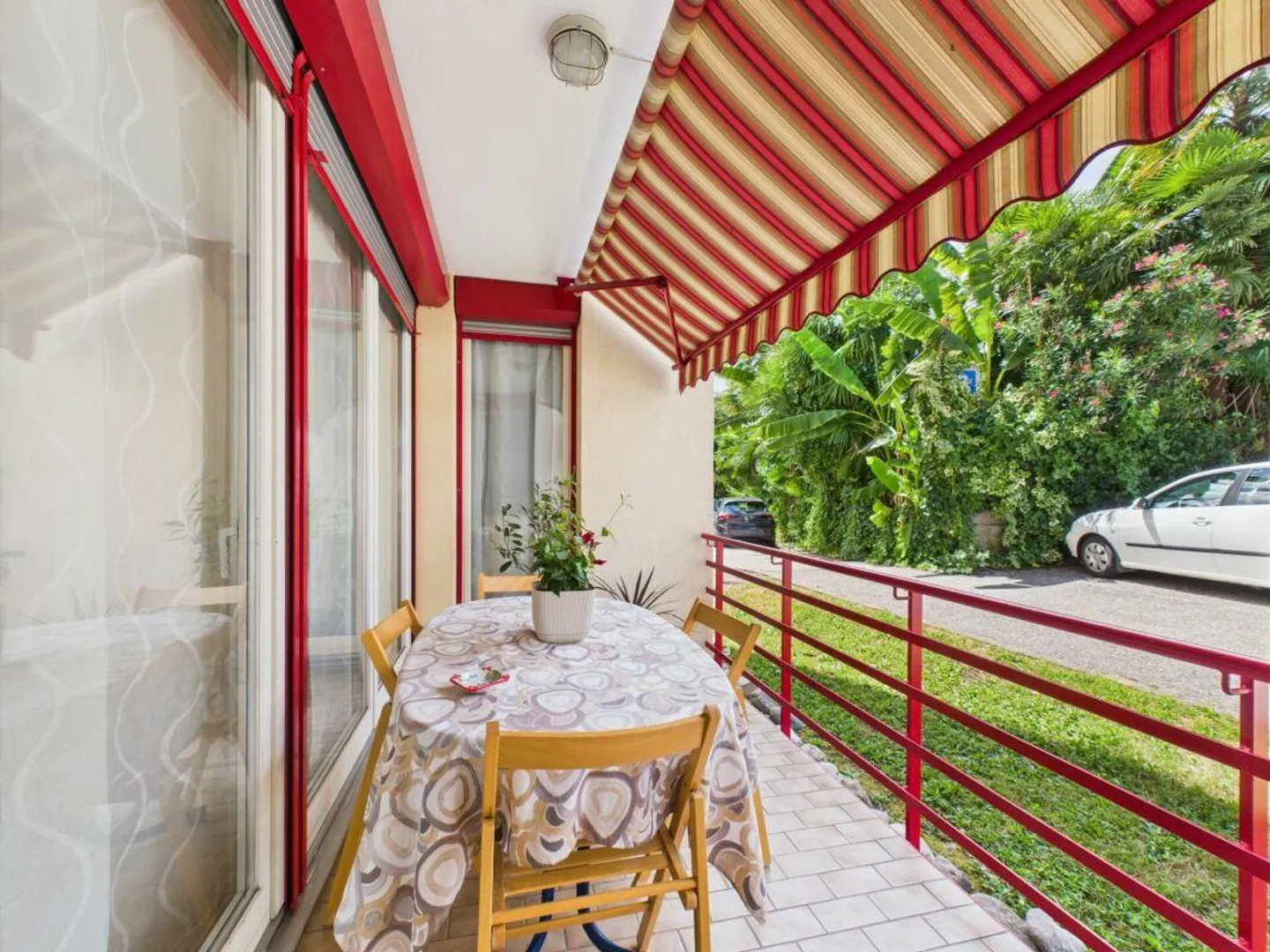 Schönes 4.5-Zimmer-Apartment im 1. Stock mit Doppelbalkon - Innen 2 - Foto 5 von 12