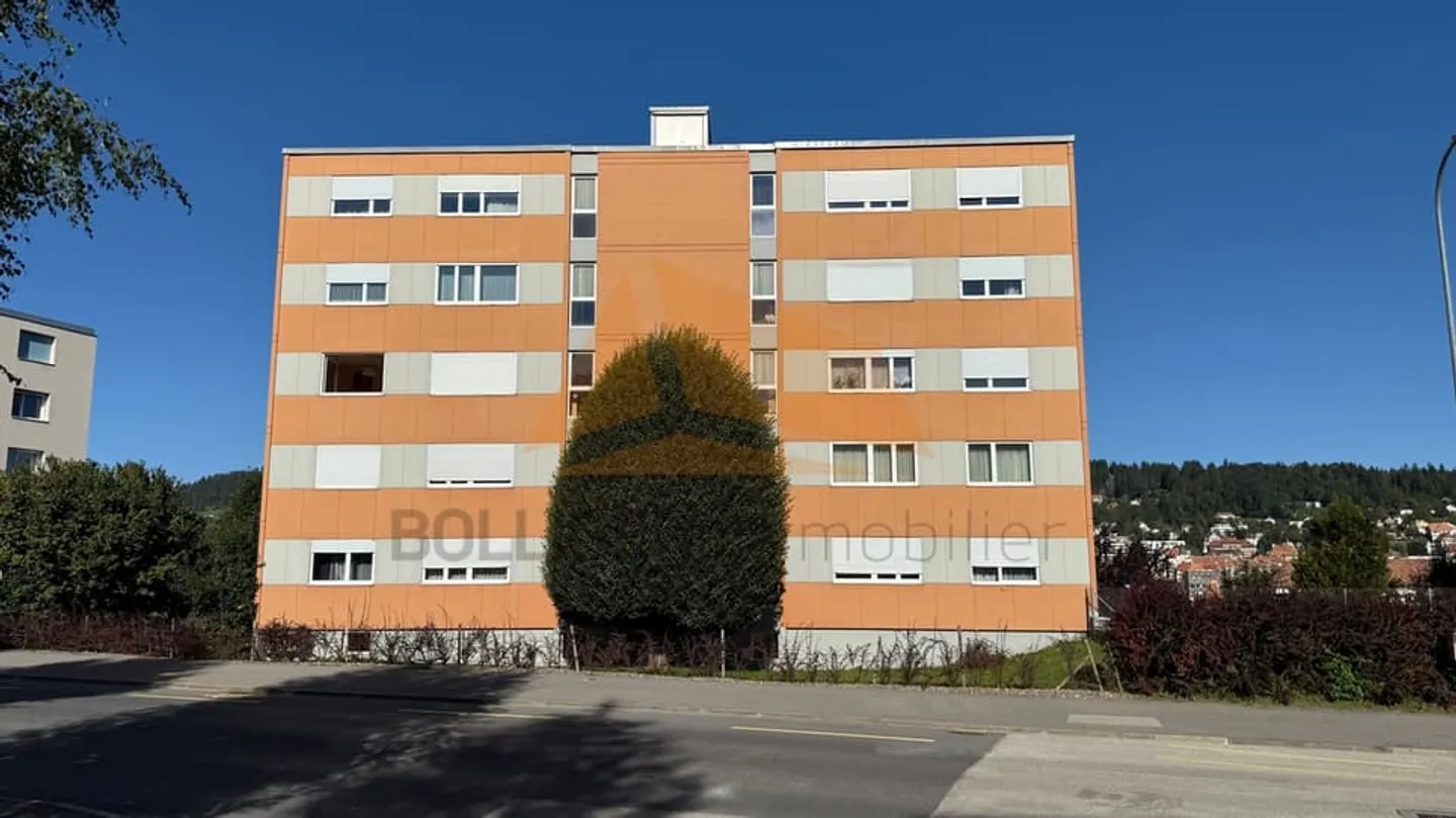 ZU VERKAUFEN 4,5-ZIMMER-WOHNUNG MIT BALKON UND GARAGE - Foto 10 von 10