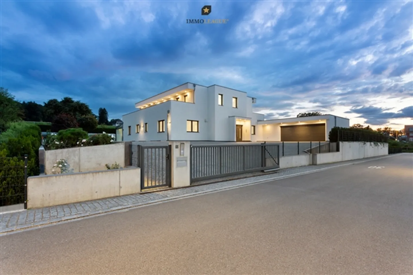 Harmonie dans le design et l'élégance - villa de luxe moderne de la plus haute classe. - Photo 3 sur 5