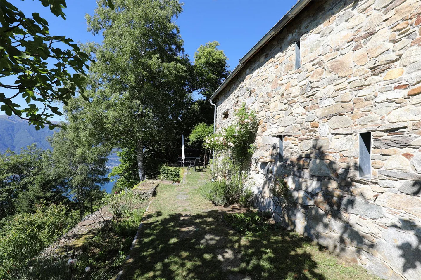 Unique Rustico with beautiful lake view in Vairano Gambarogno - Photo 18 of 22