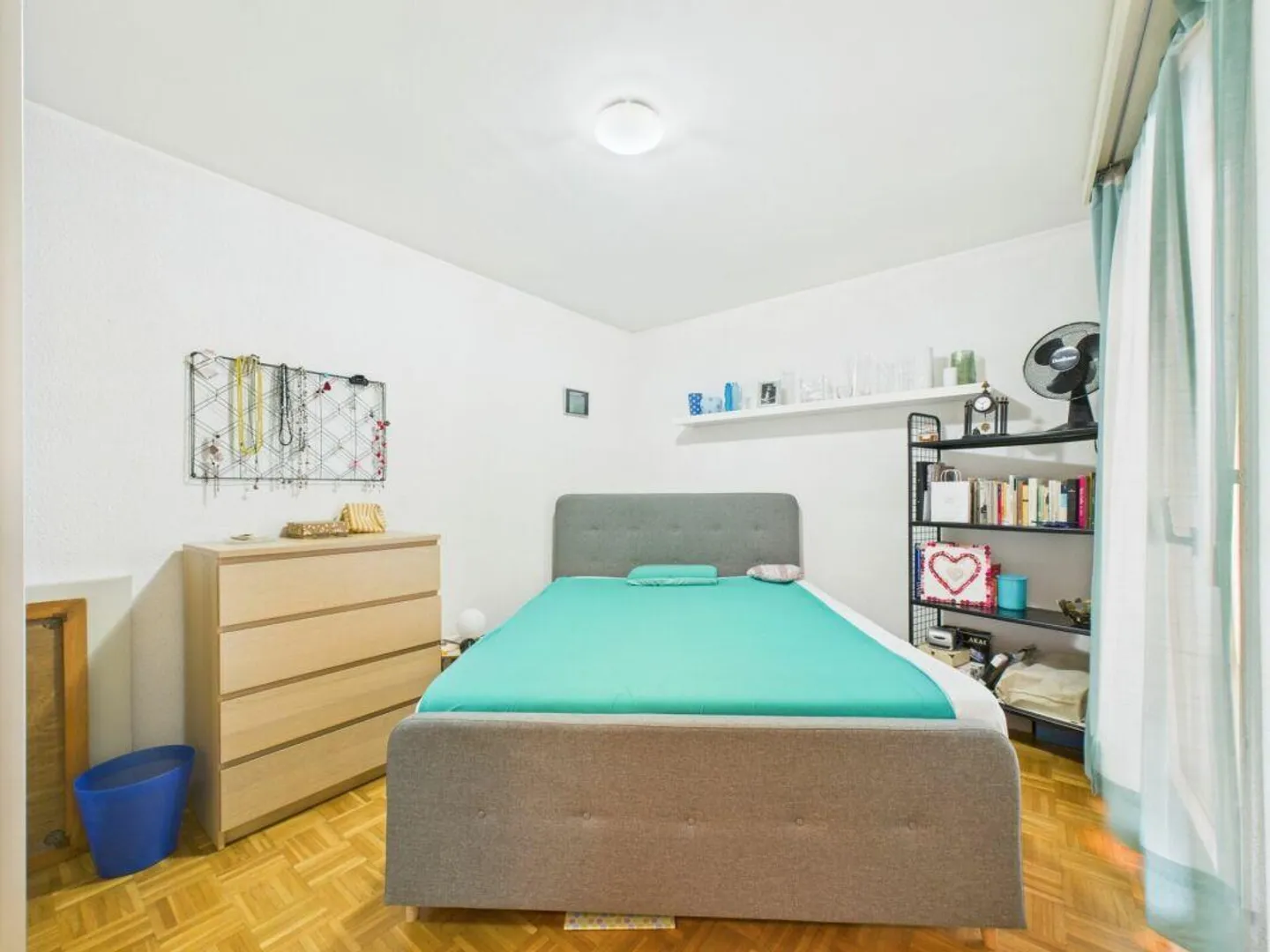 Schönes 4.5-Zimmer-Apartment im 1. Stock mit Doppelbalkon - Innen 2 - Foto 7 von 12
