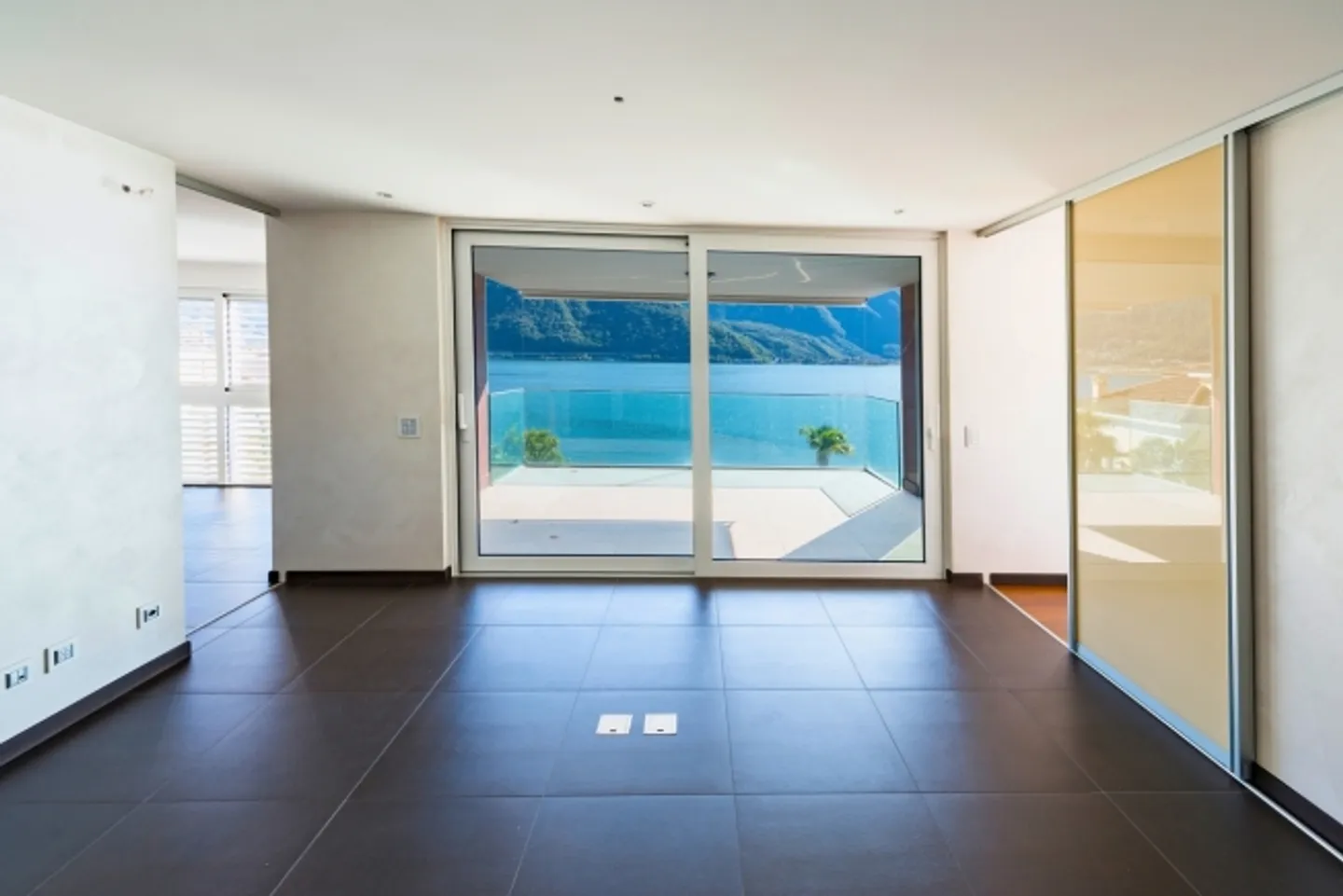 Modern Penthouse with Docking Space - Photo 13 of 20