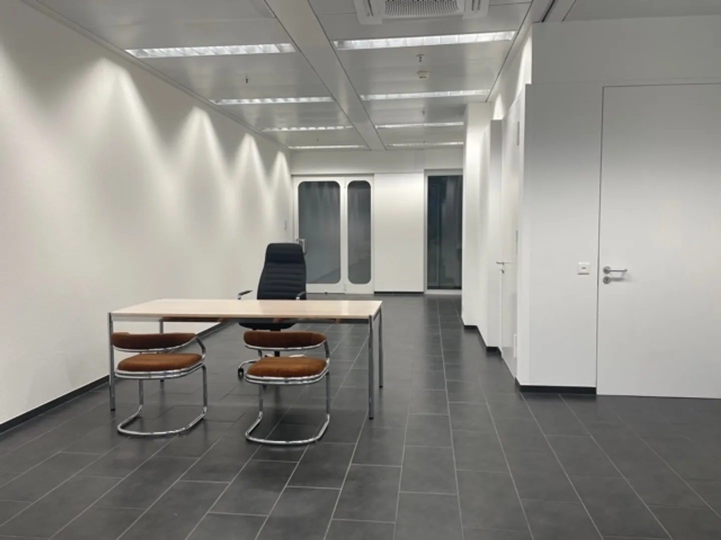 Repräsentativer Raum im TMC zu vermieten Nr. 452A - mit Klimaanlage! - Foto 4 von 5
