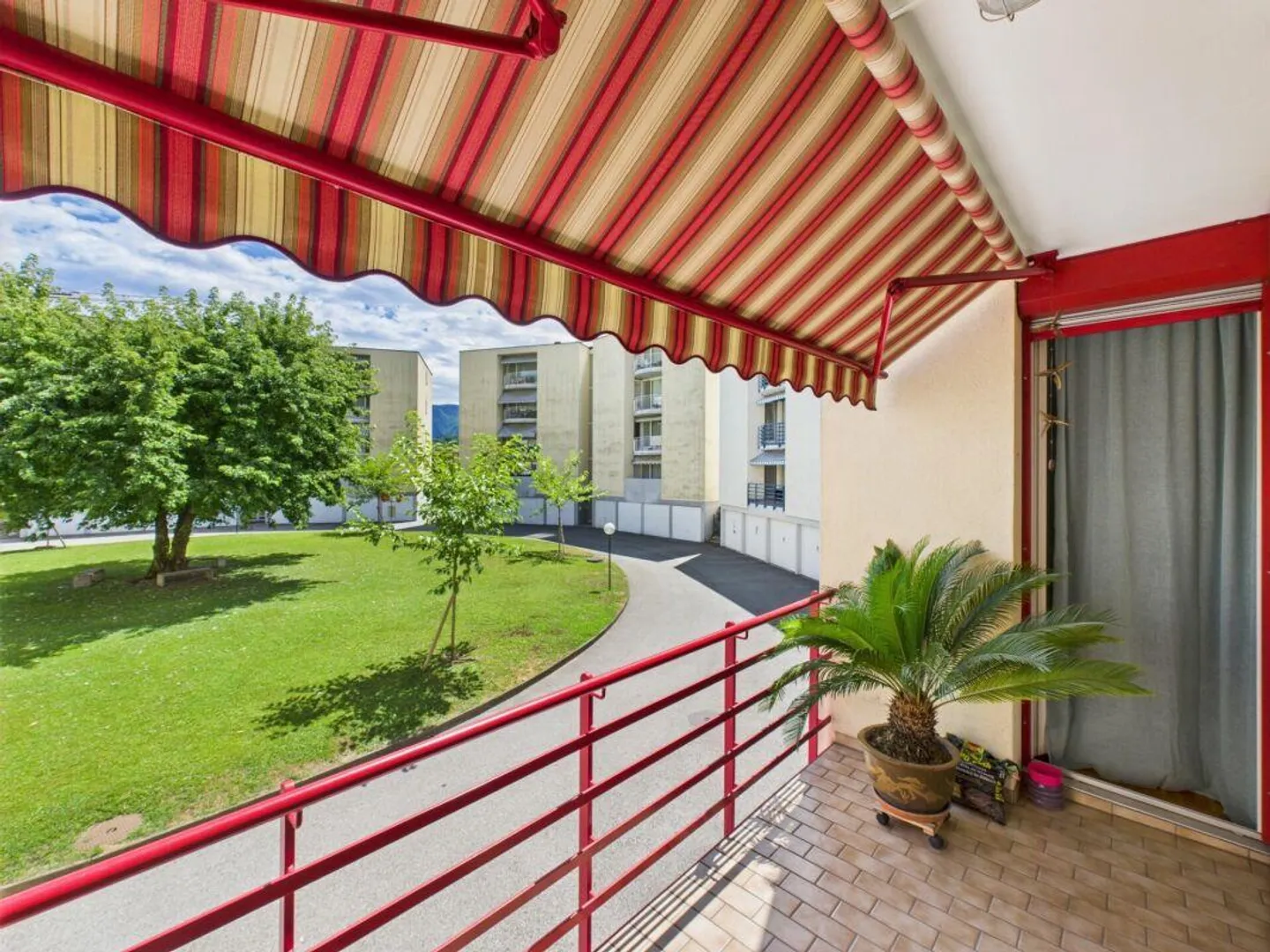Schönes 4.5-Zimmer-Apartment im 1. Stock mit Doppelbalkon - Innen 2 - Foto 10 von 12
