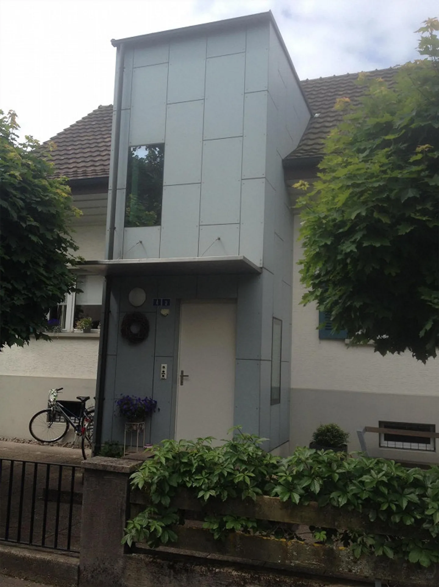 Appartement sous les toits 3 1/2 pièces ensoleillé - Photo 2 sur 20