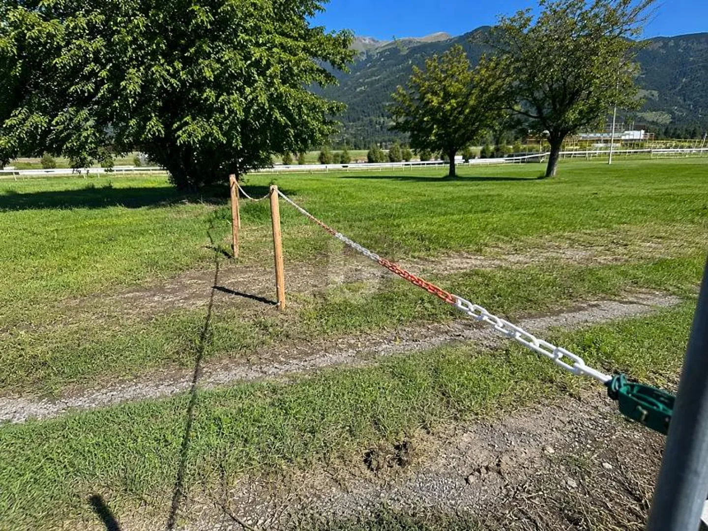 SPACIEUX DANS UN EMPLACEMENT ENSOLEILLÉ ET STRATÉGIQUE - Photo 3 sur 6