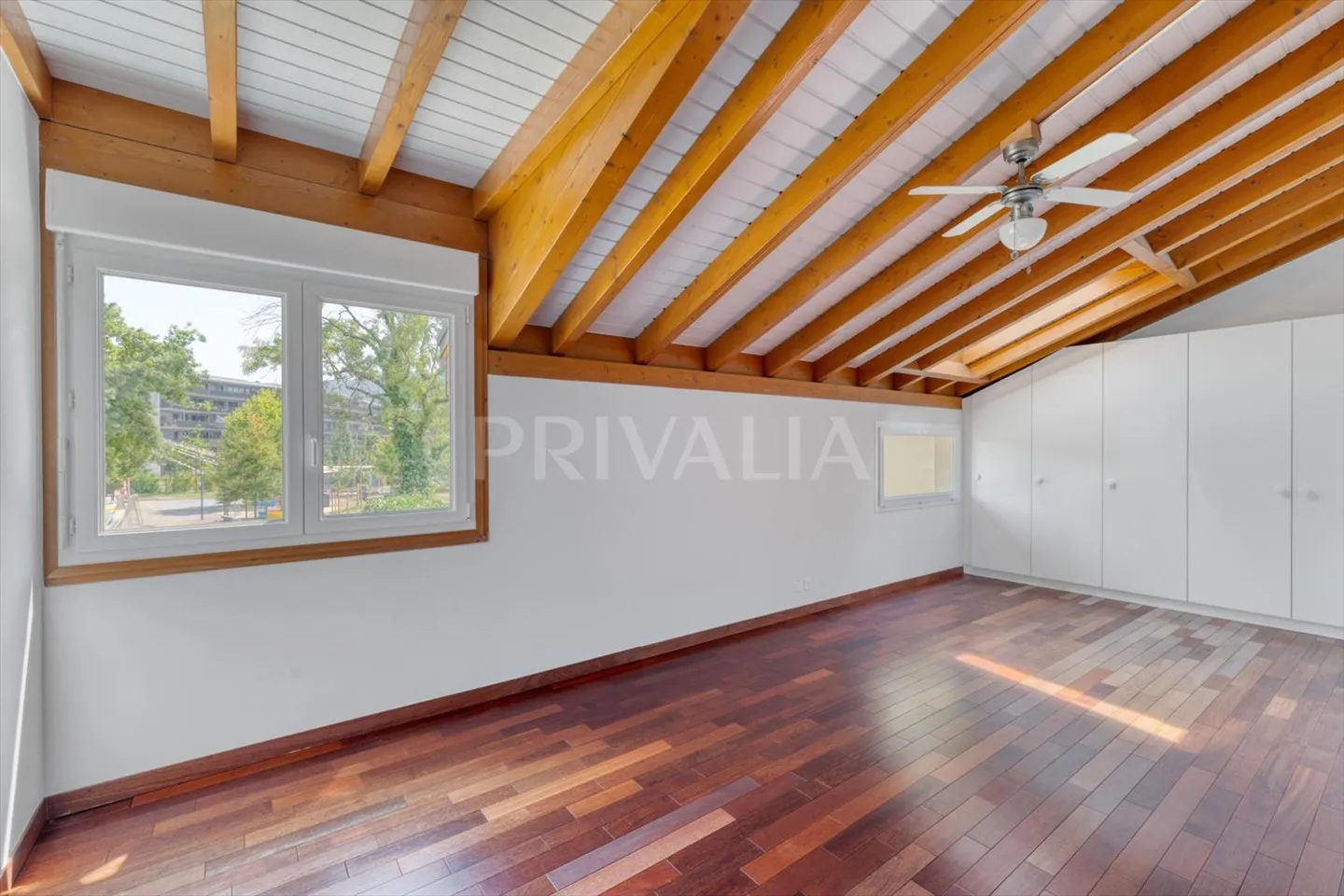 Semi-detached villa with 4 bedrooms and independent studio - Photo 4 of 9
