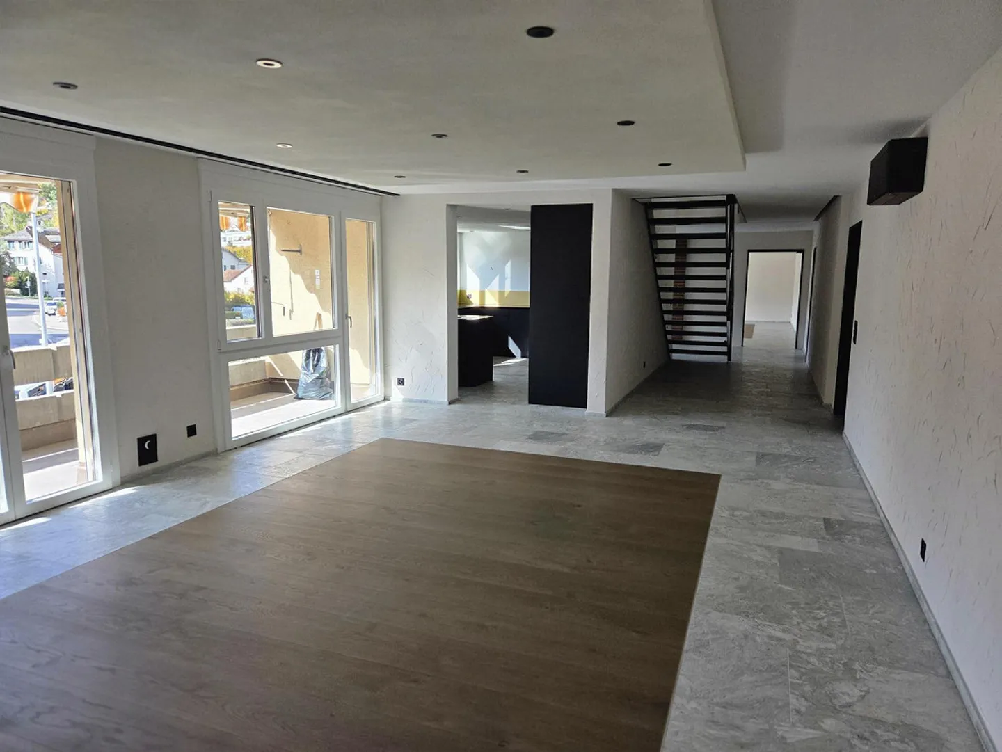 9.5 Room Apartment in Ebmatingen - Photo 2 of 11