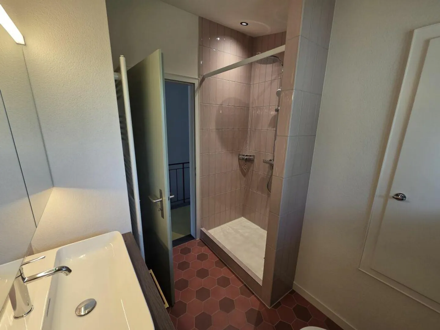 Charming 6-Room Single-Family House with a Wide View - Photo 4 of 10