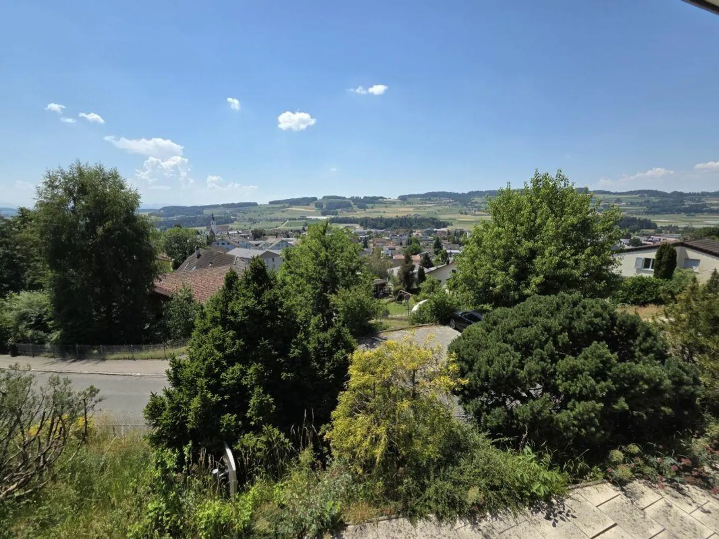 Charming 6-Room Single-Family House with a Wide View - Photo 2 of 10