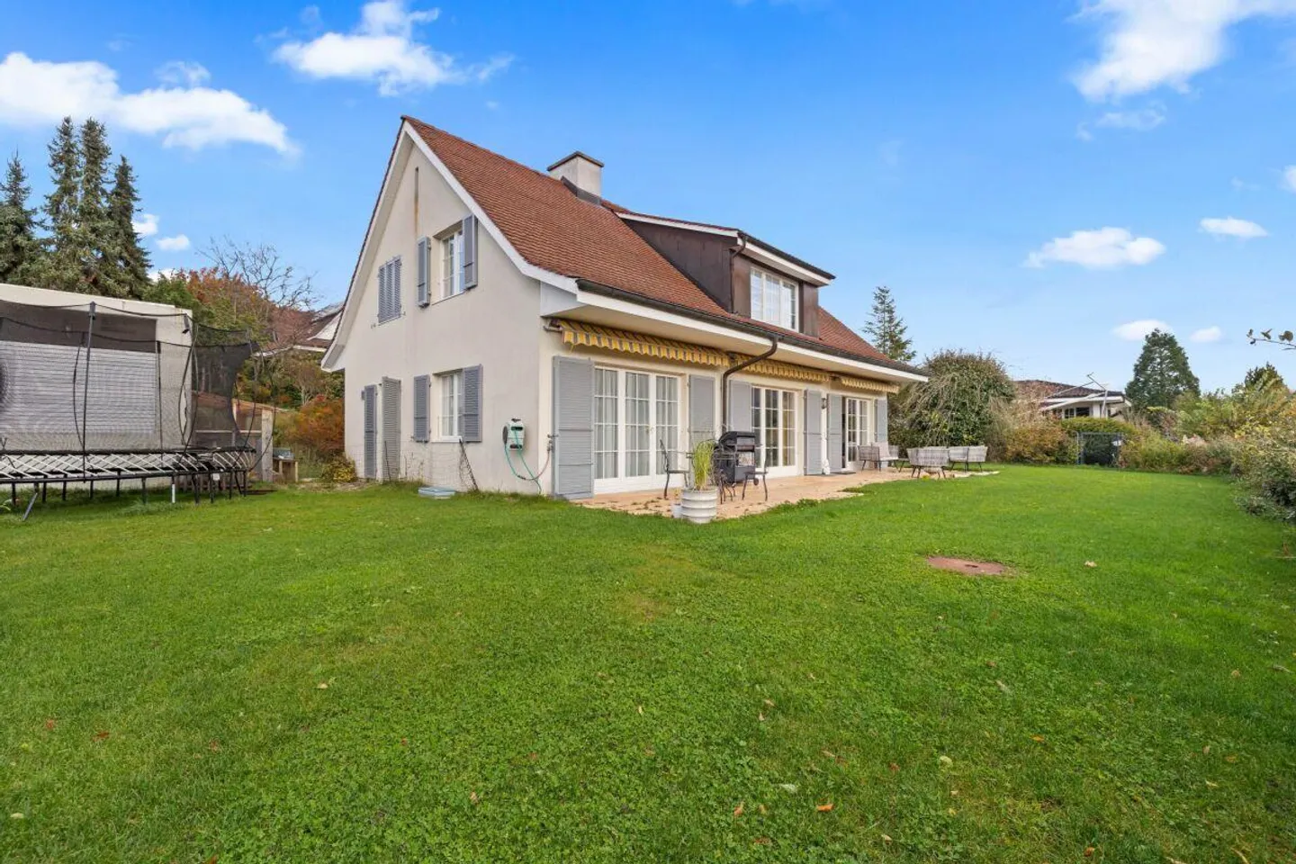 Maison de campagne de 7,5 pièces avec vue dégagée et à proximité de l'école - Photo 3 sur 15