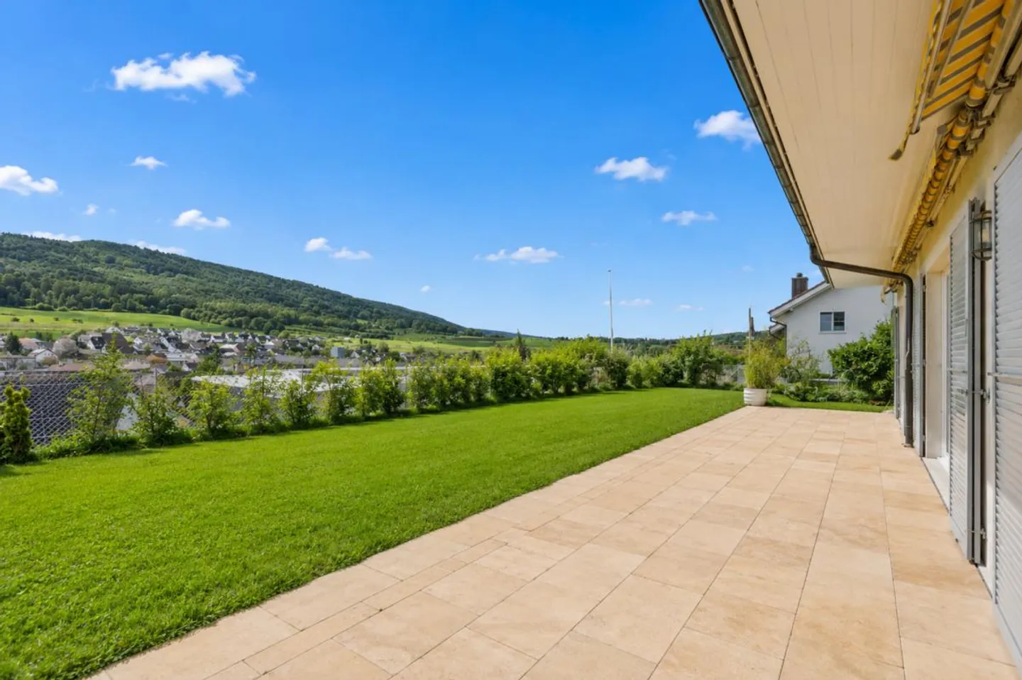 Maison de campagne de 7,5 pièces avec vue dégagée et à proximité de l'école - Photo 4 sur 15