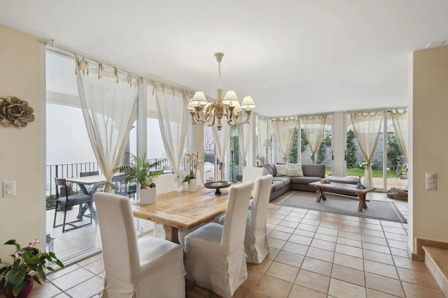 Villa de Luxe avec Vue Époustouflante - Photo 4 sur 10
