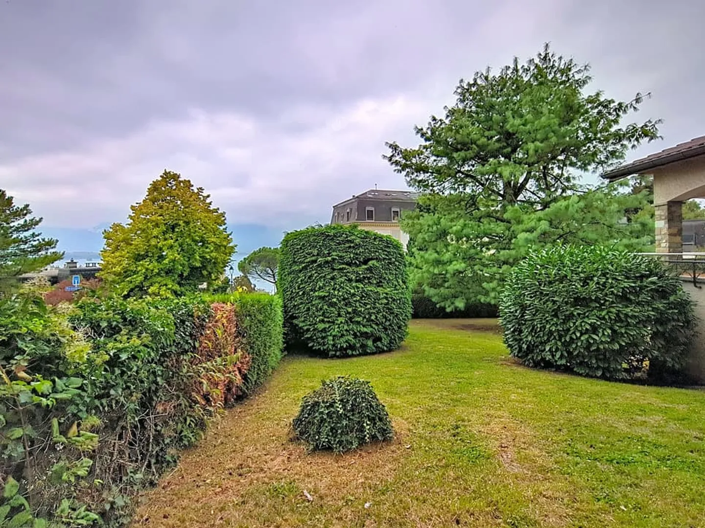 Magnifica casa indipendente di 5,5 stanze con vista e grande giardino - Foto 2 di 13