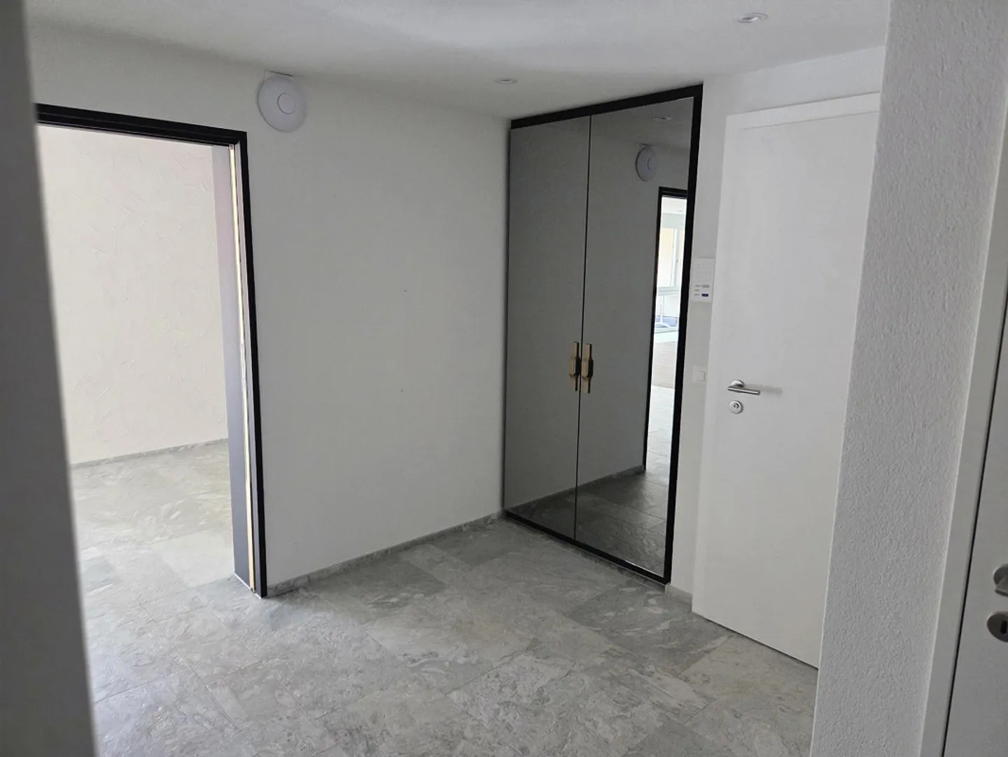 9.5 Room Apartment in Ebmatingen - Photo 8 of 11