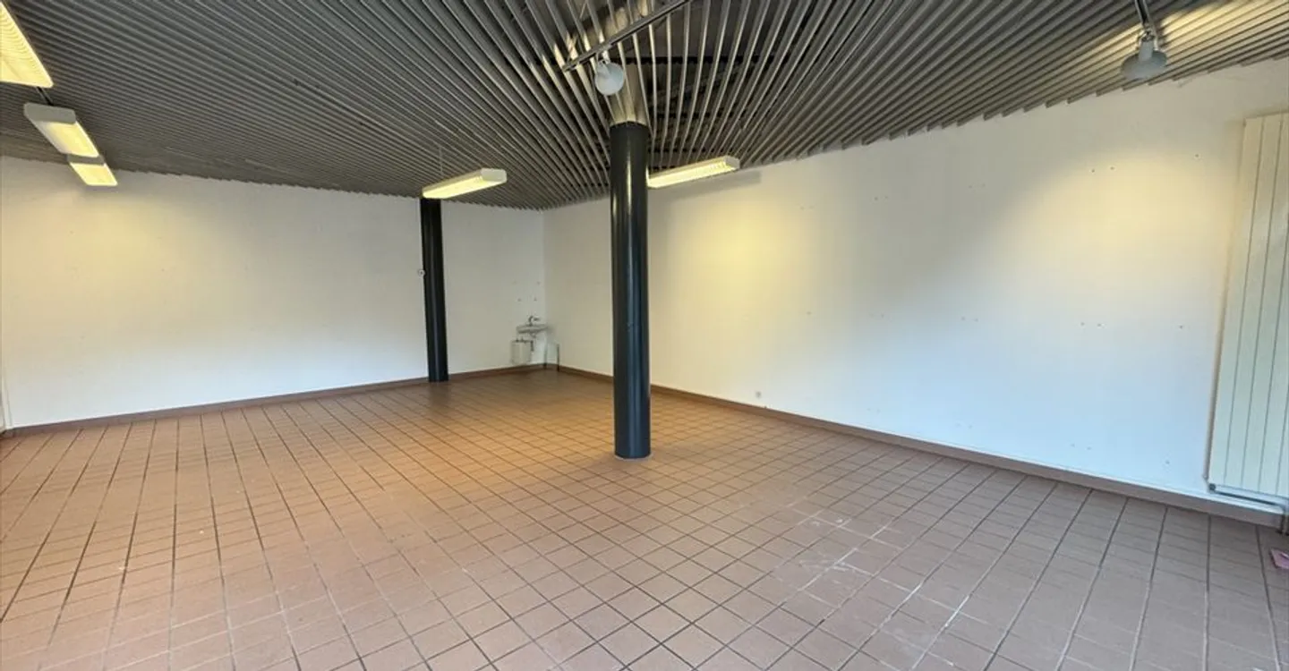 Mischgenutztes Gebäude mieten - Foto 2 von 6