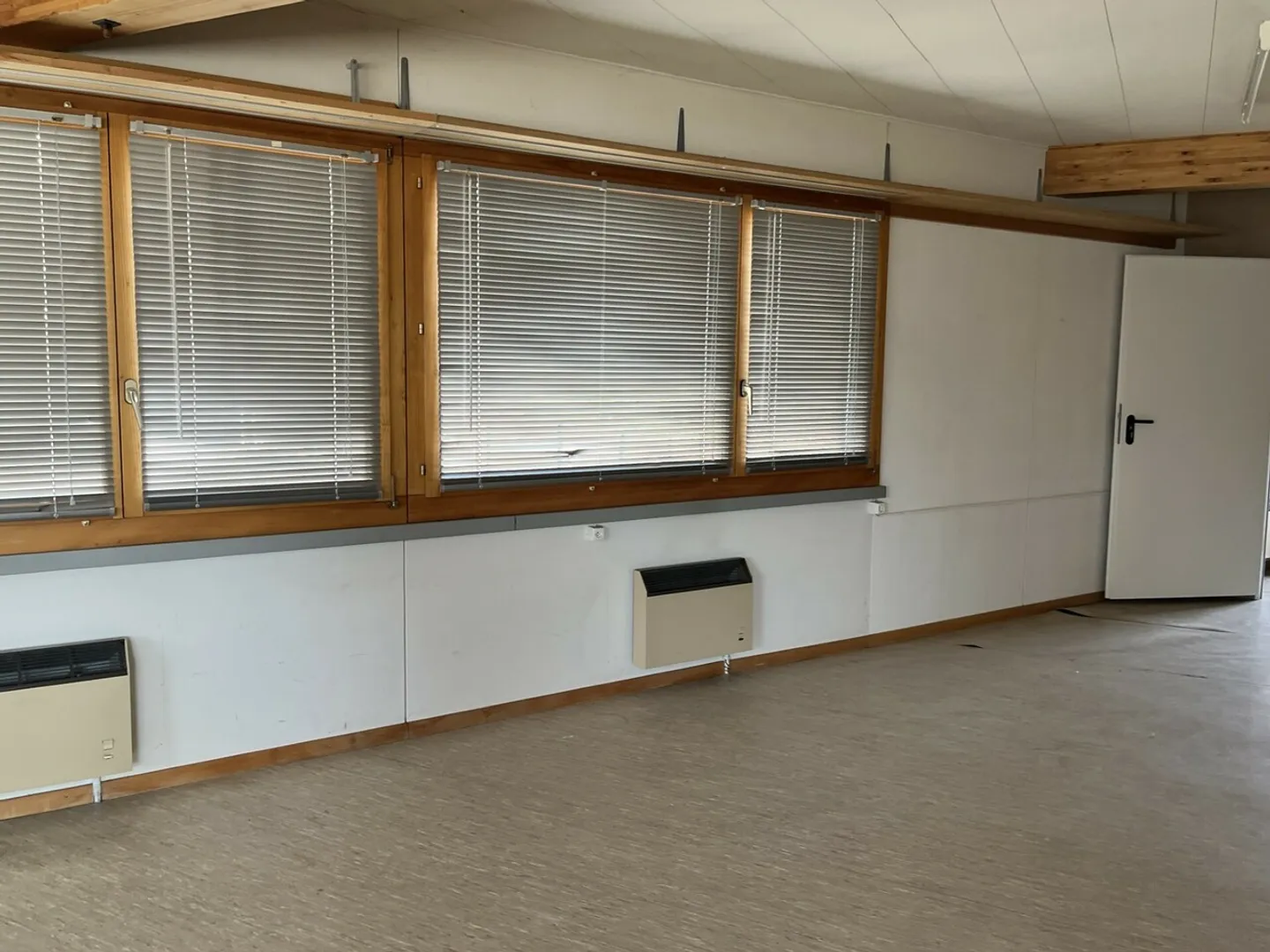 Local (1er loyer gratuit) - Photo 2 sur 2