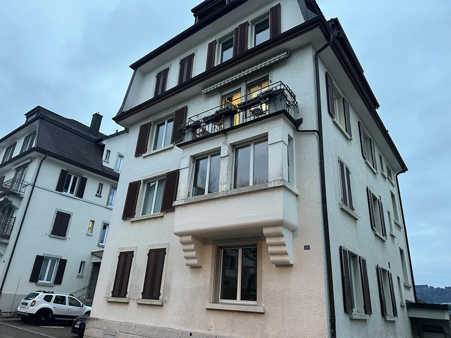 Friendly, well-lit 4-room apartment with a beautiful balcony - Photo 4 of 6