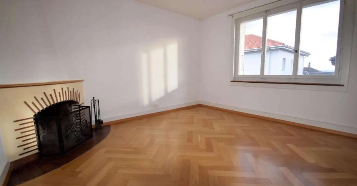 Sehr große und helle 3,5 Zimmer mit großem Balkon - Foto 2 von 8