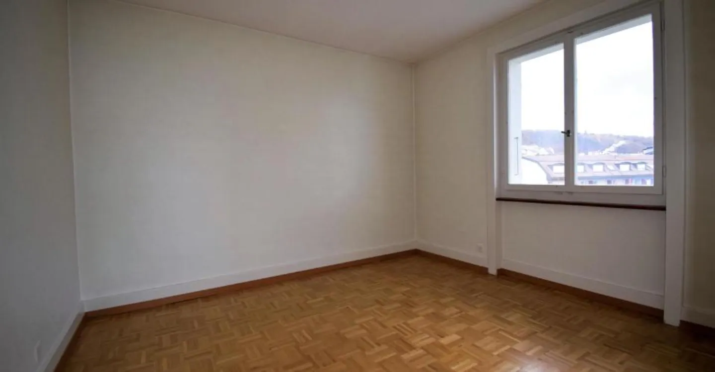 Sehr große und helle 3,5 Zimmer mit großem Balkon - Foto 4 von 8
