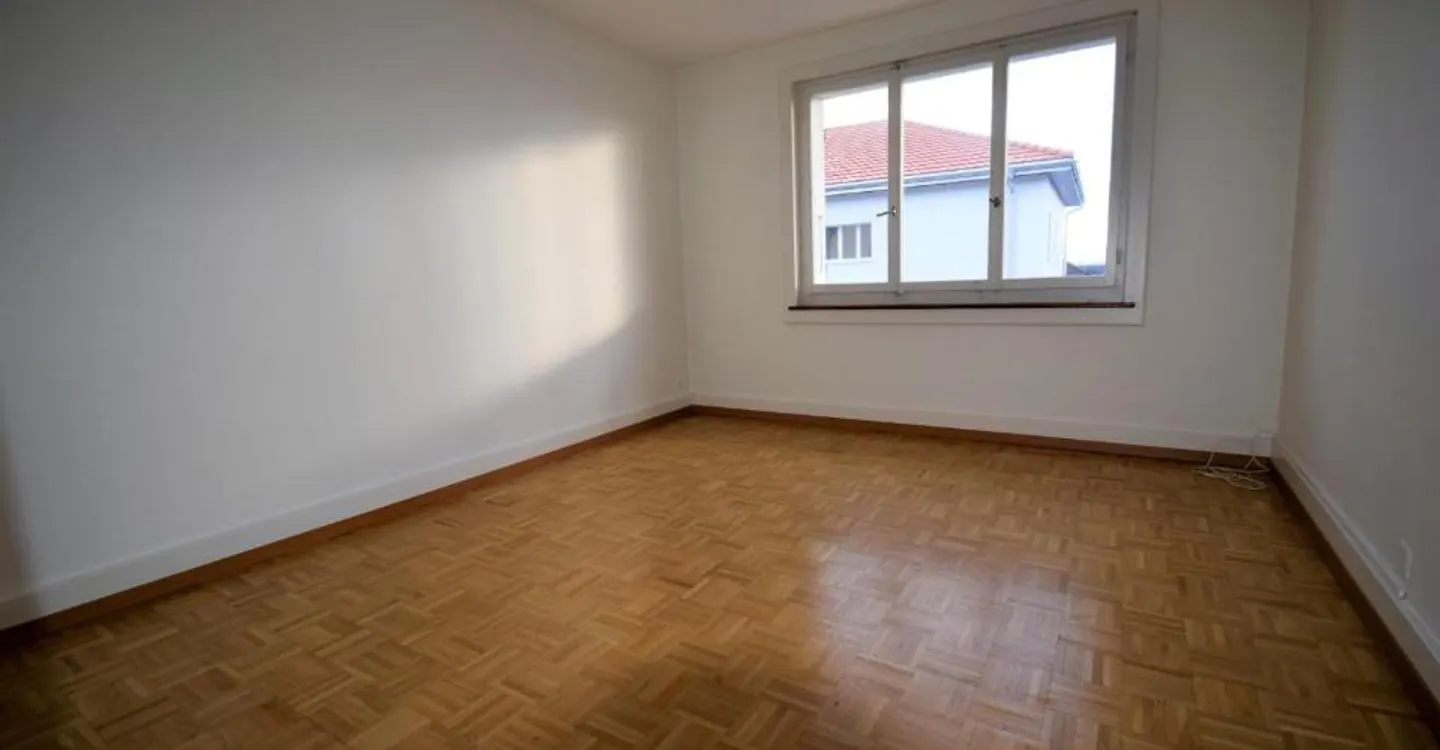 Sehr große und helle 3,5 Zimmer mit großem Balkon - Foto 5 von 8