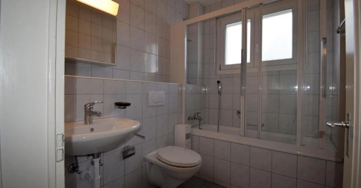 Sehr große und helle 3,5 Zimmer mit großem Balkon - Foto 6 von 8